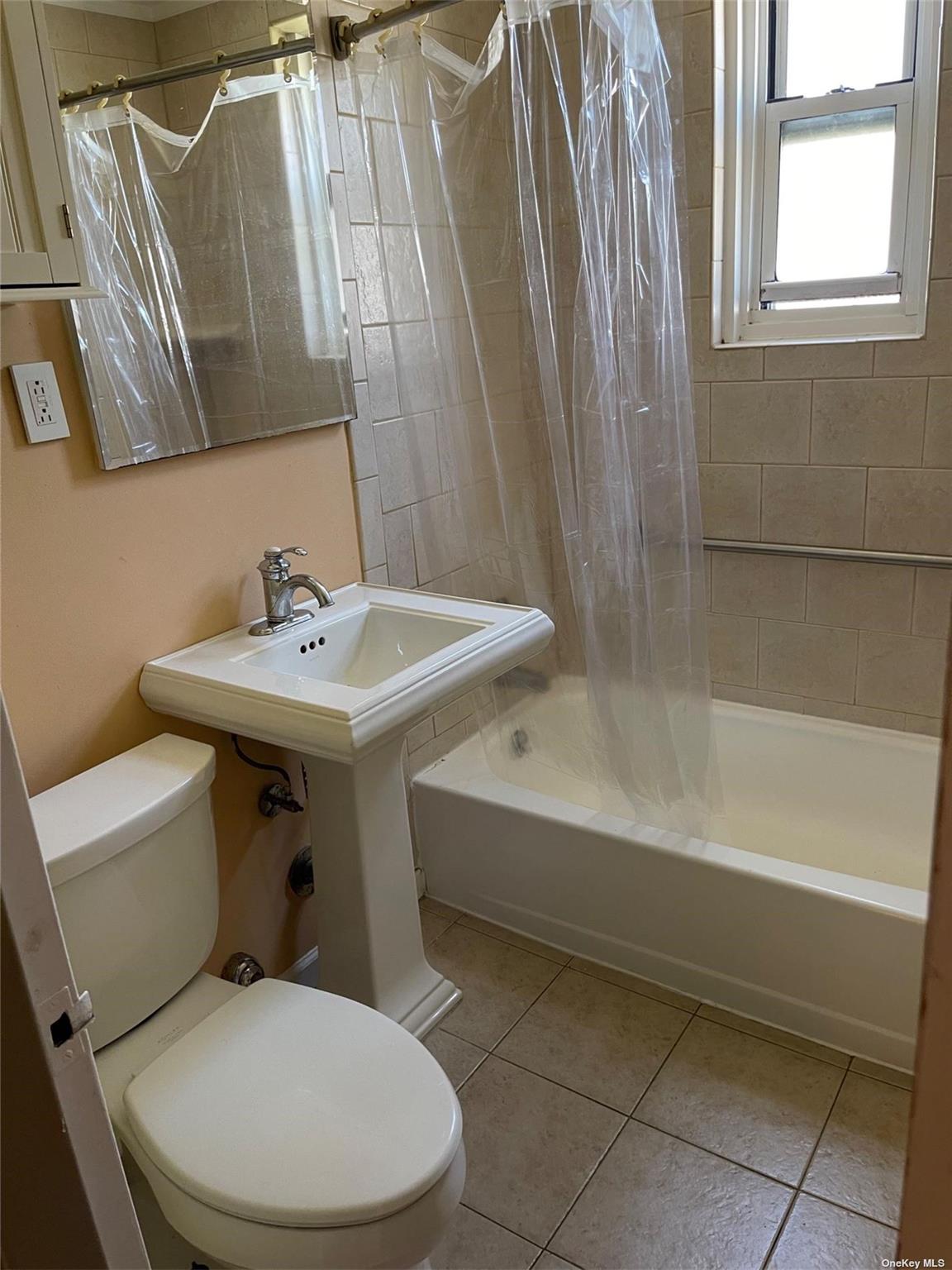 35-12 205 St 259 Property Photo 5