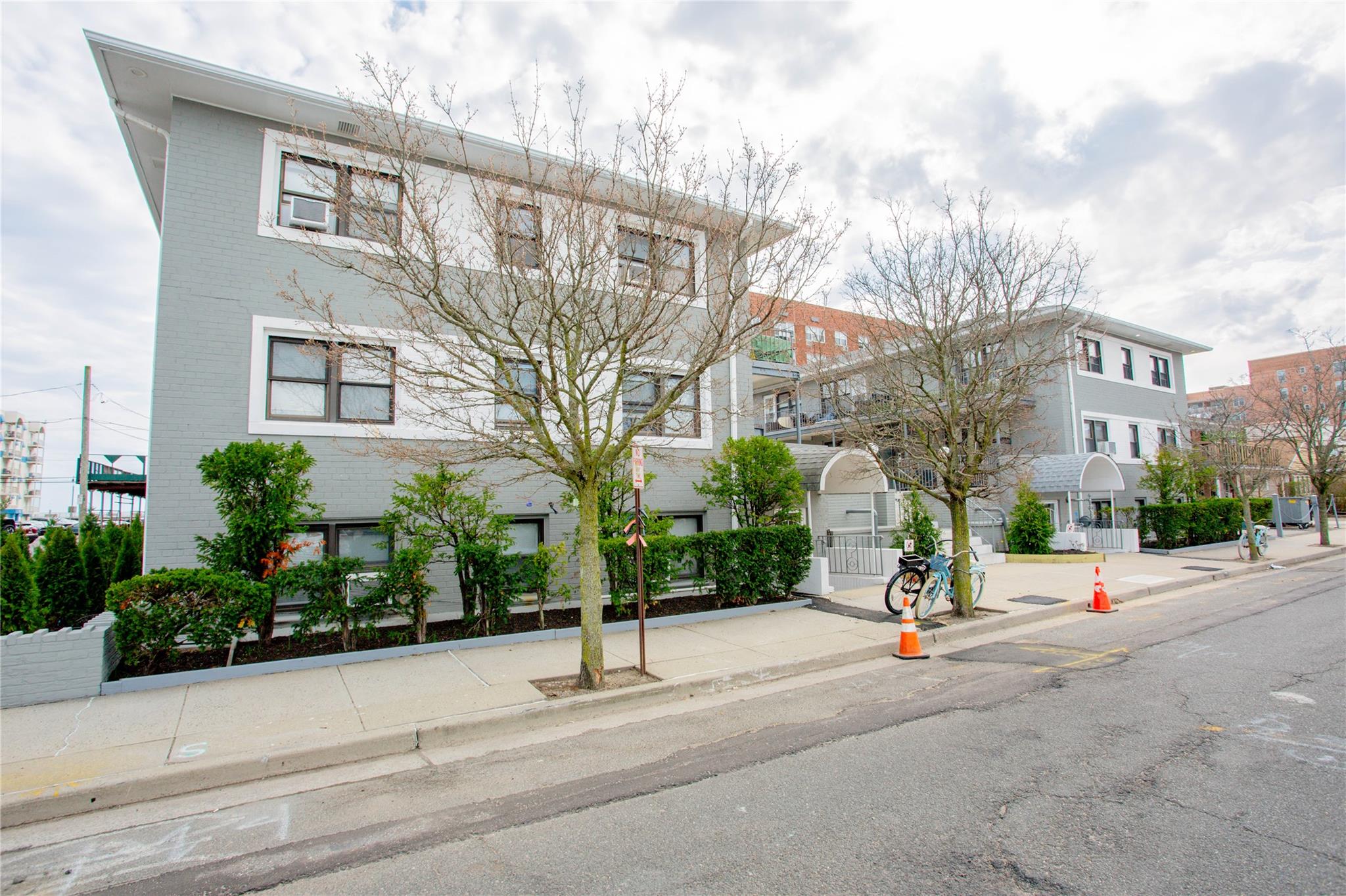 470 E Broadway Property Photo