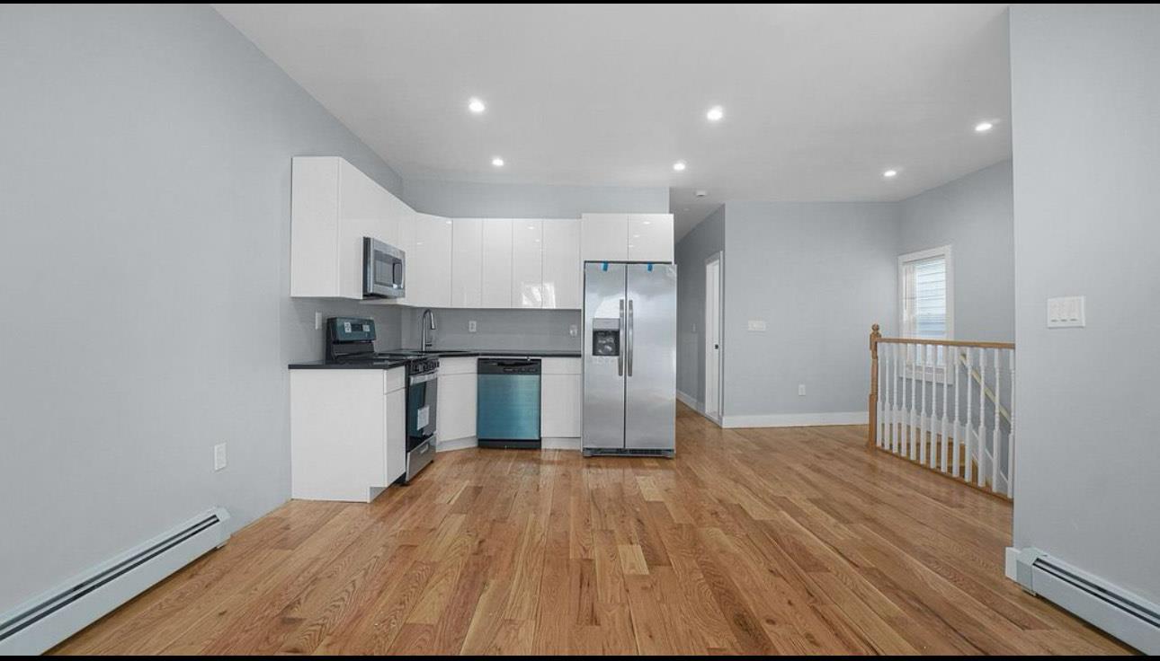 1313 Hearshal St Property Photo