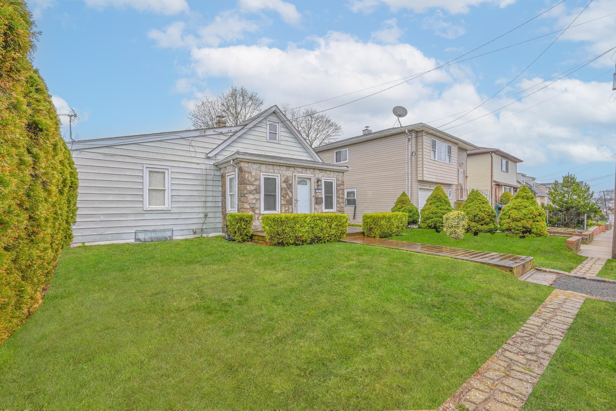 267 Roquette Avenue Property Photo 2
