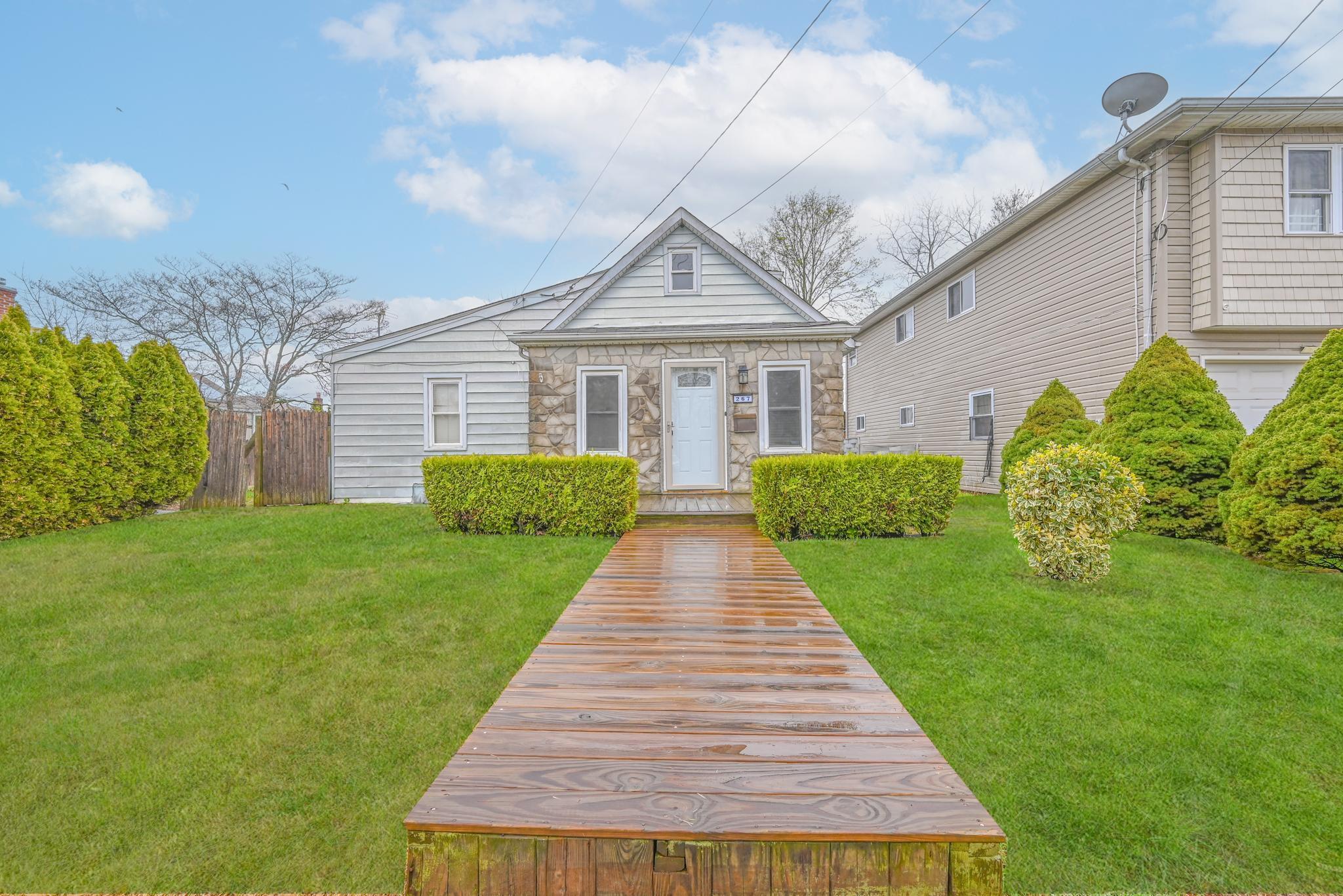 267 Roquette Avenue Property Photo 3