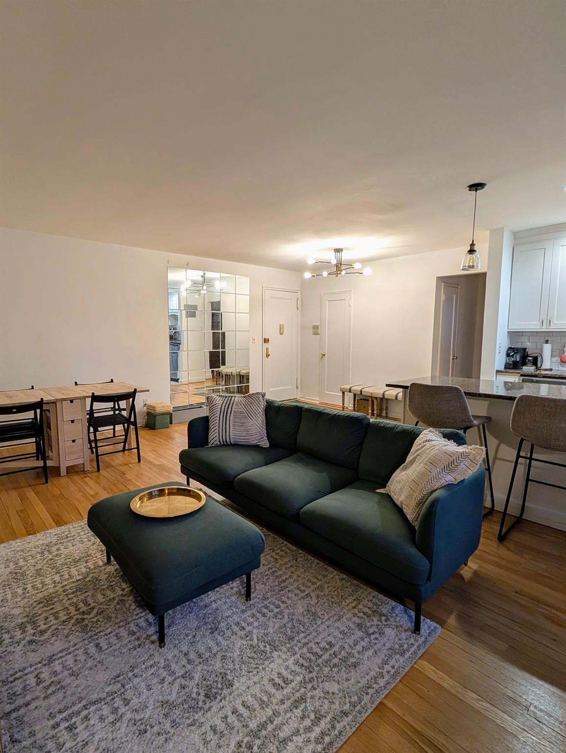 200 N Village Avenue Apt B1 Property Photo 3