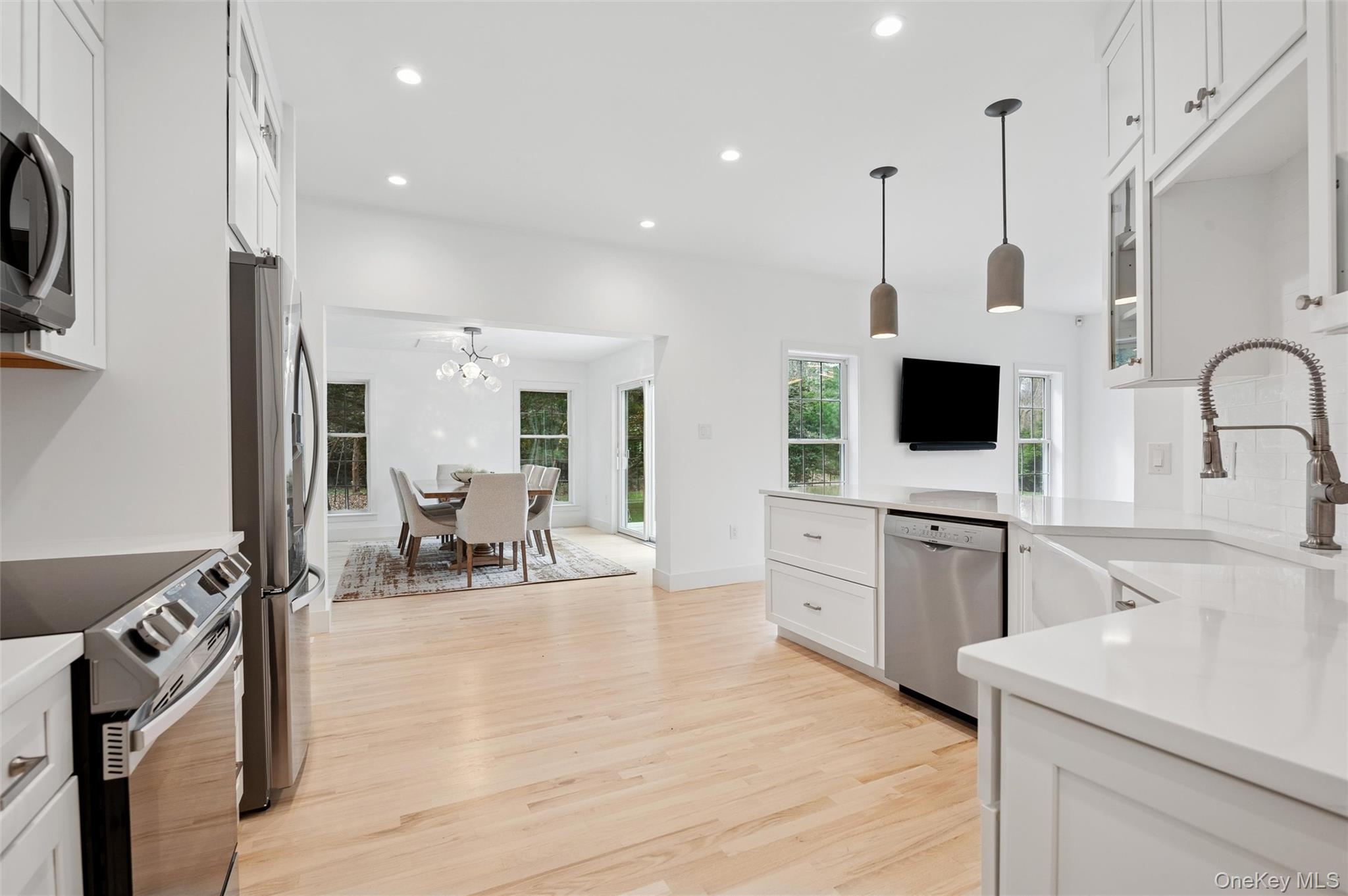 4056 Noyac Road Property Photo 8