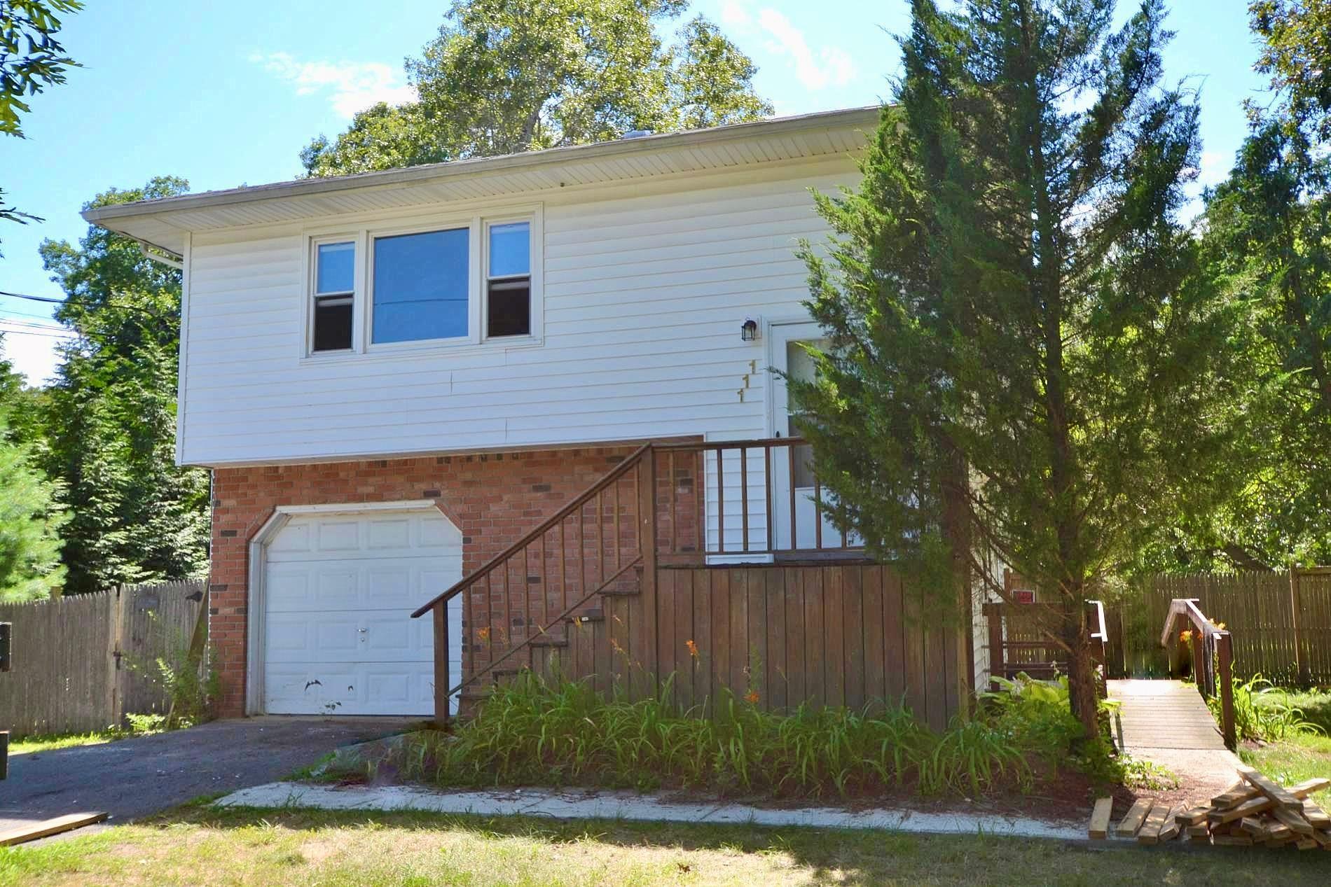 111 Maple Avenue Property Photo 1