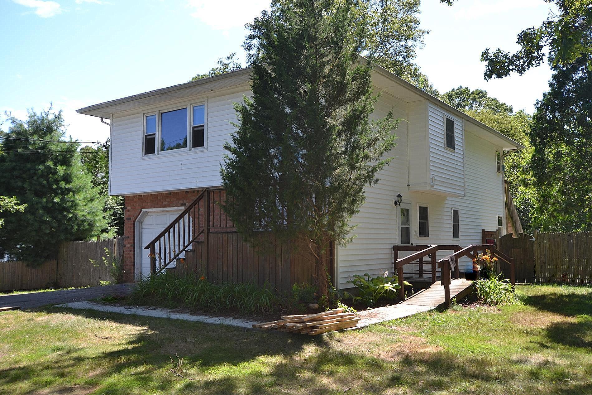 111 Maple Avenue Property Photo 3