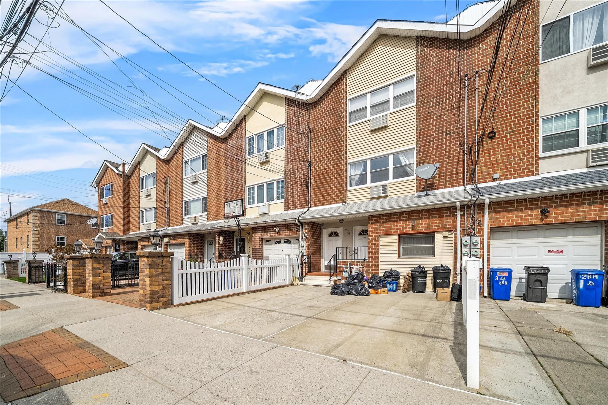 270 Robinson Avenue Property Photo