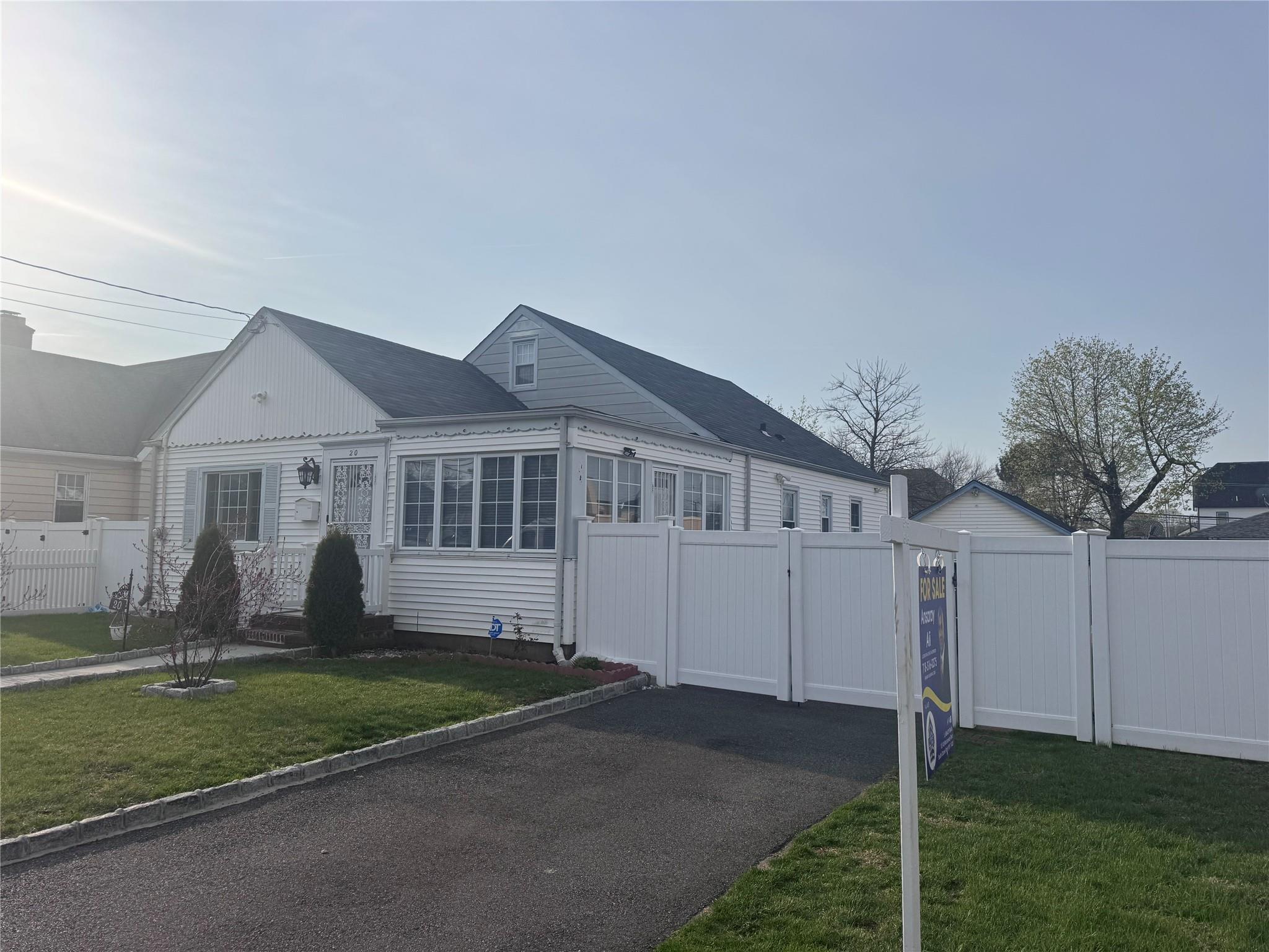 20 Woodside Ave Property Photo