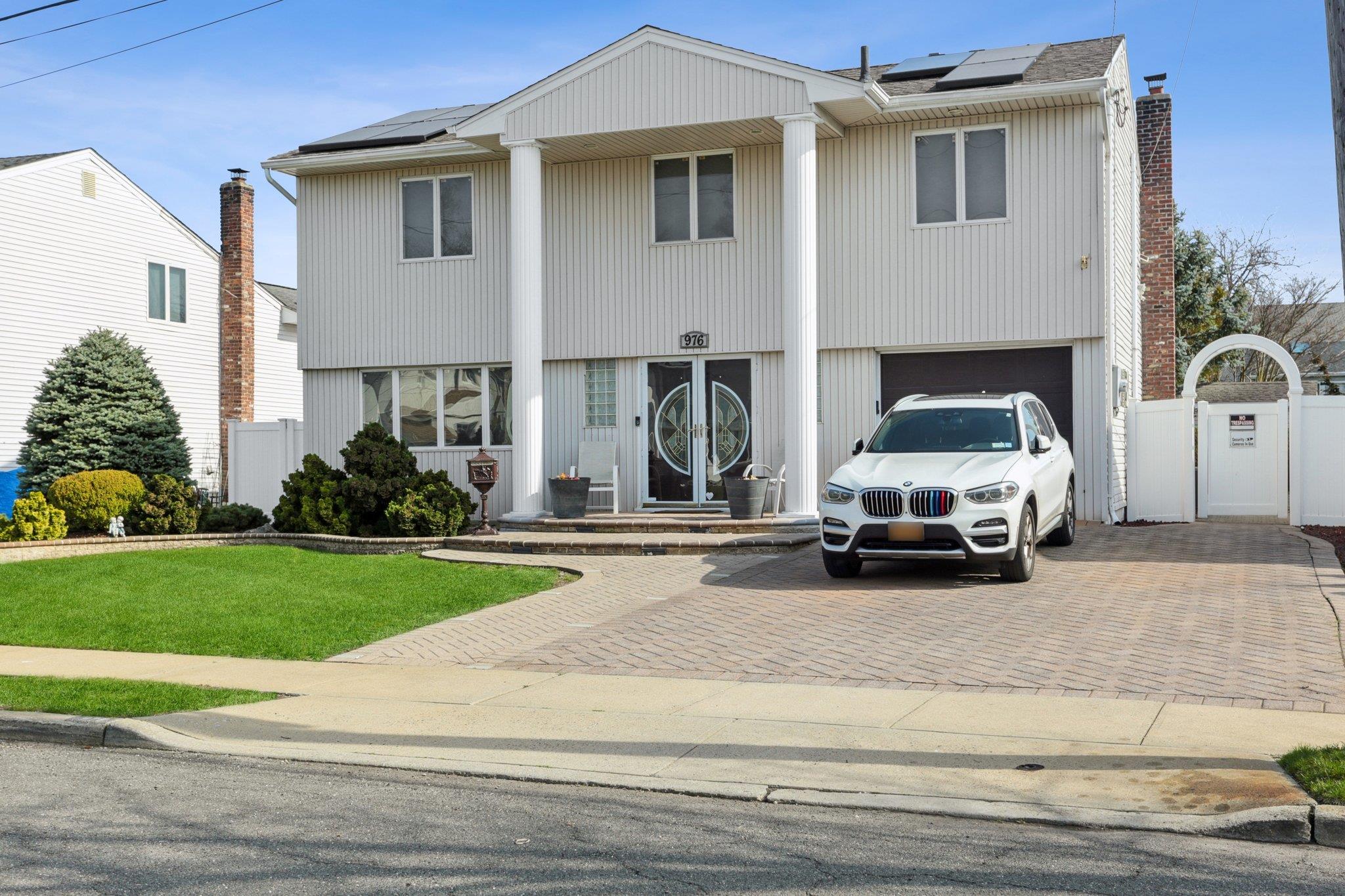 976 Marcel Road Property Photo