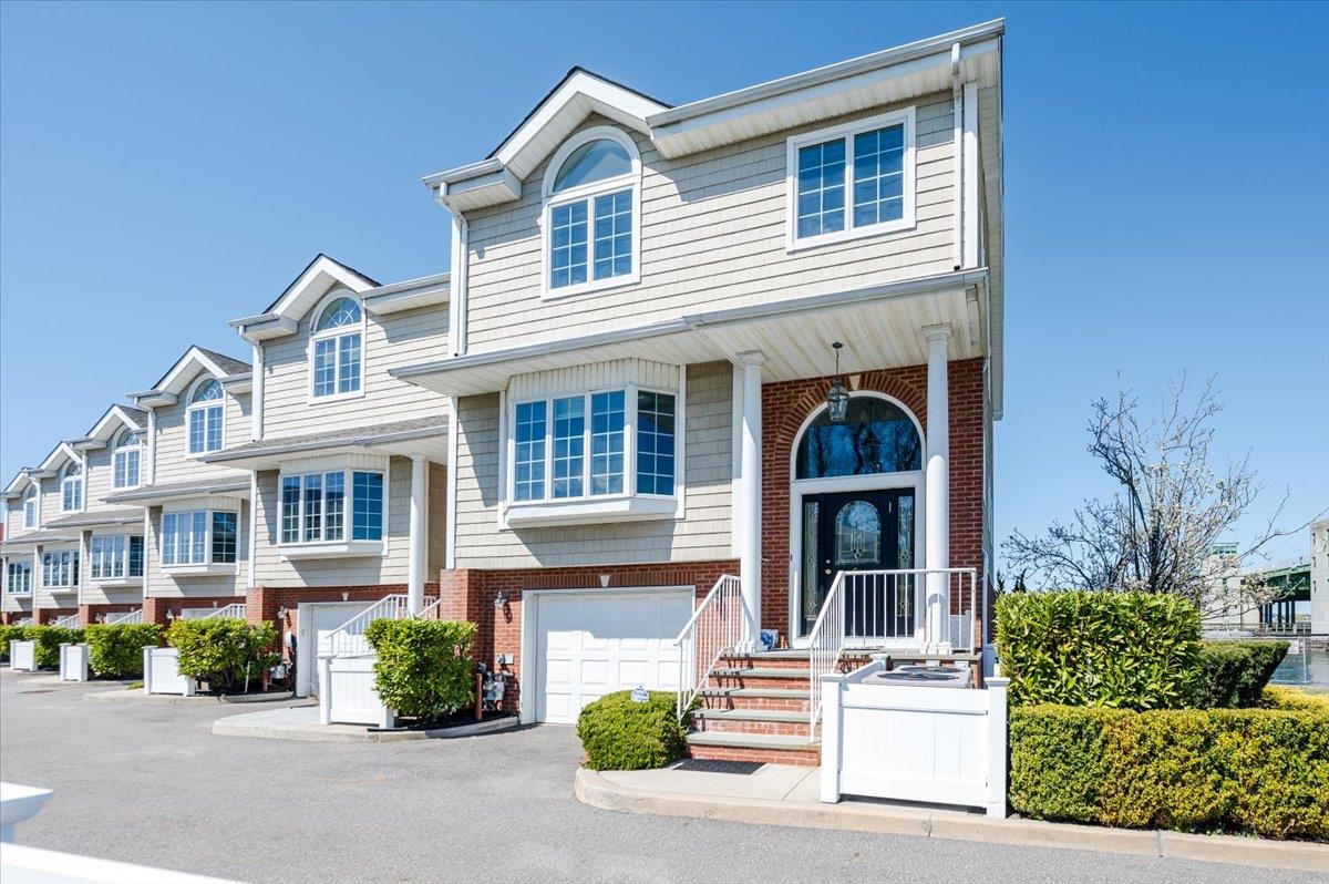 200 Bermuda St Property Photo