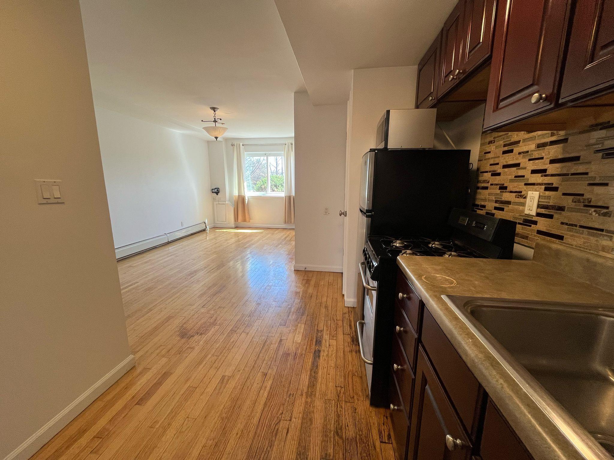 242-9 Jamaica Ave Property Photo
