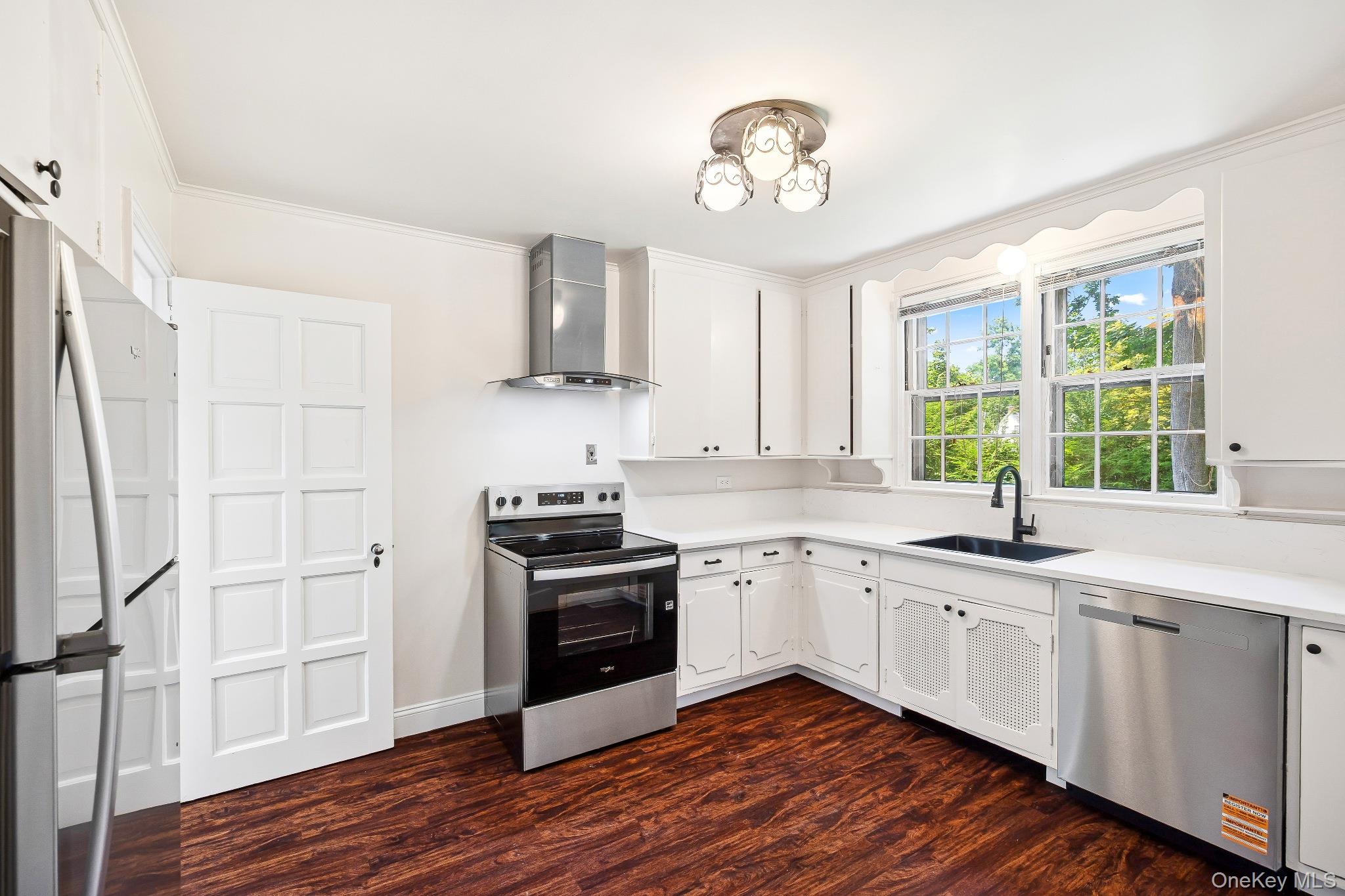 6 Fox Meadow Road Property Photo 4