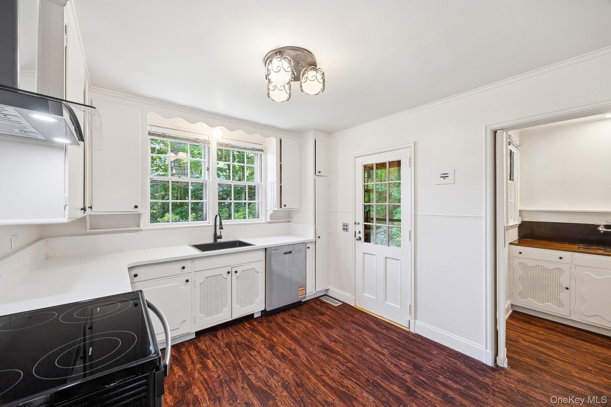 6 Fox Meadow Road Property Photo 5