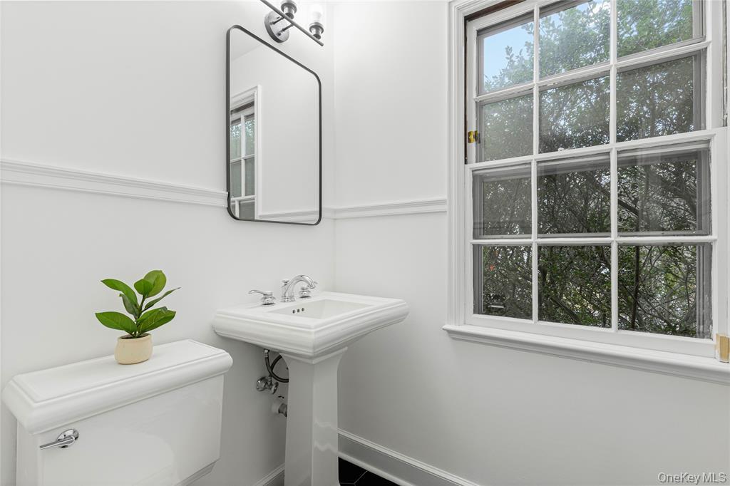 6 Fox Meadow Road Property Photo 8