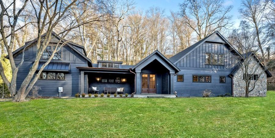 11721 Real Estate Listings Main Image