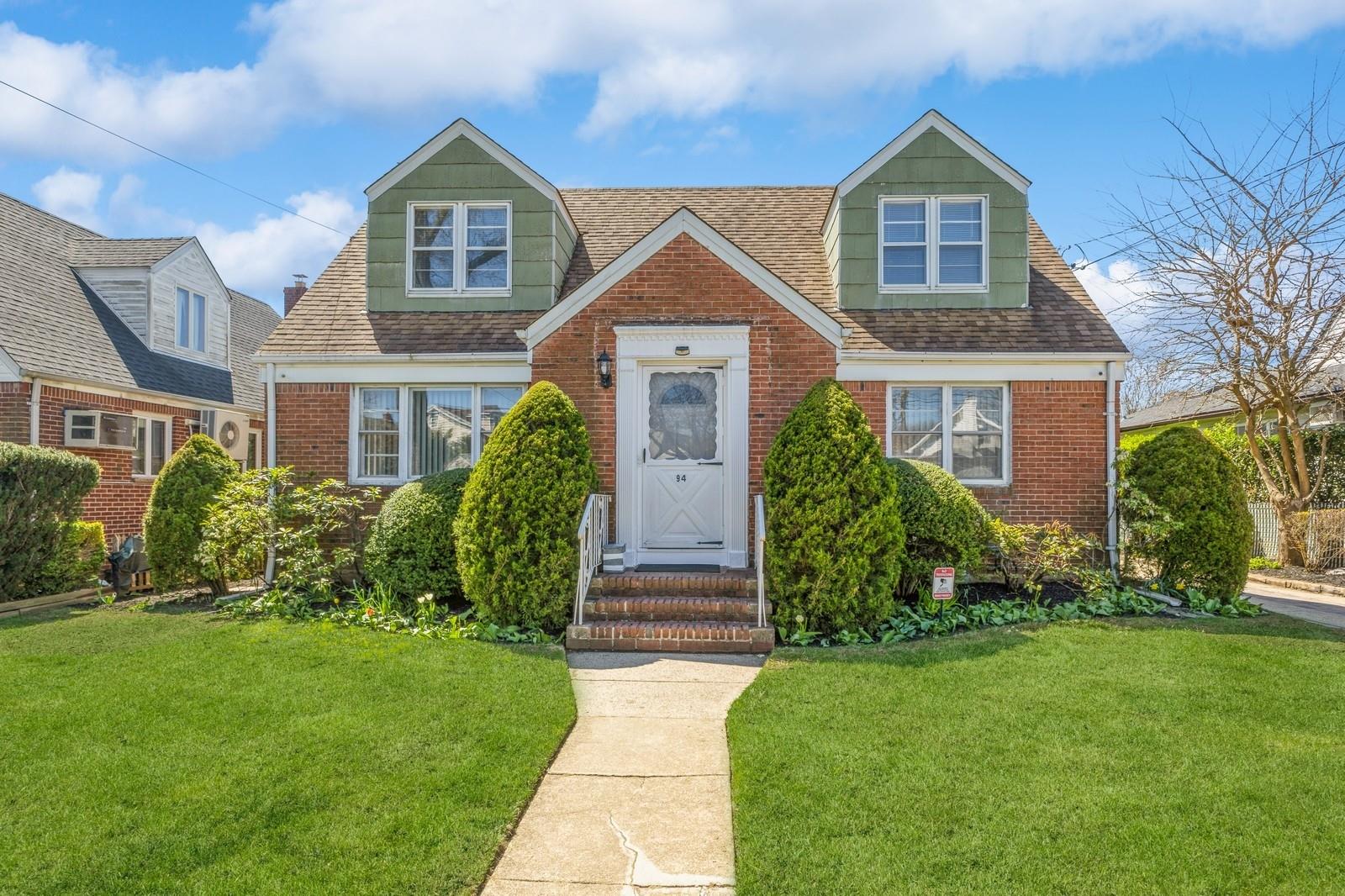 94 Willis Avenue Property Photo
