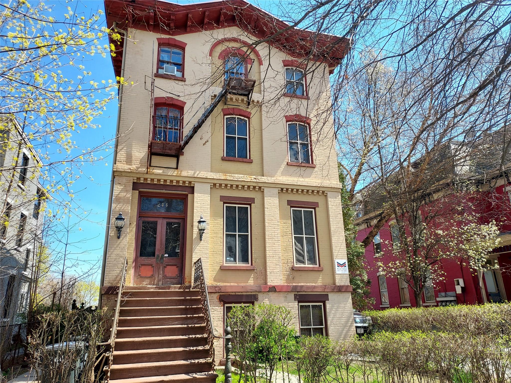 244 Grand St Property Photo