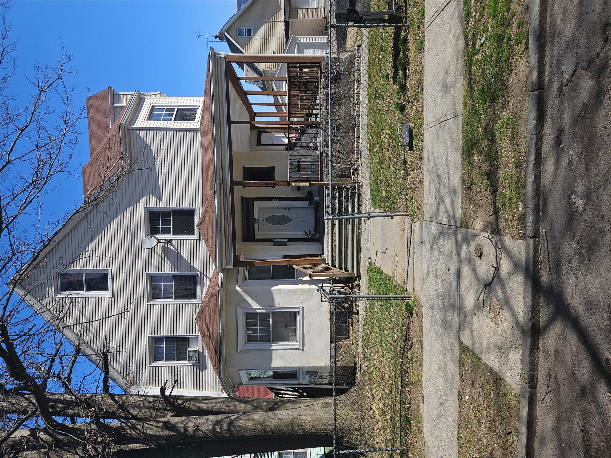 127 S 1st Ave Property Photo