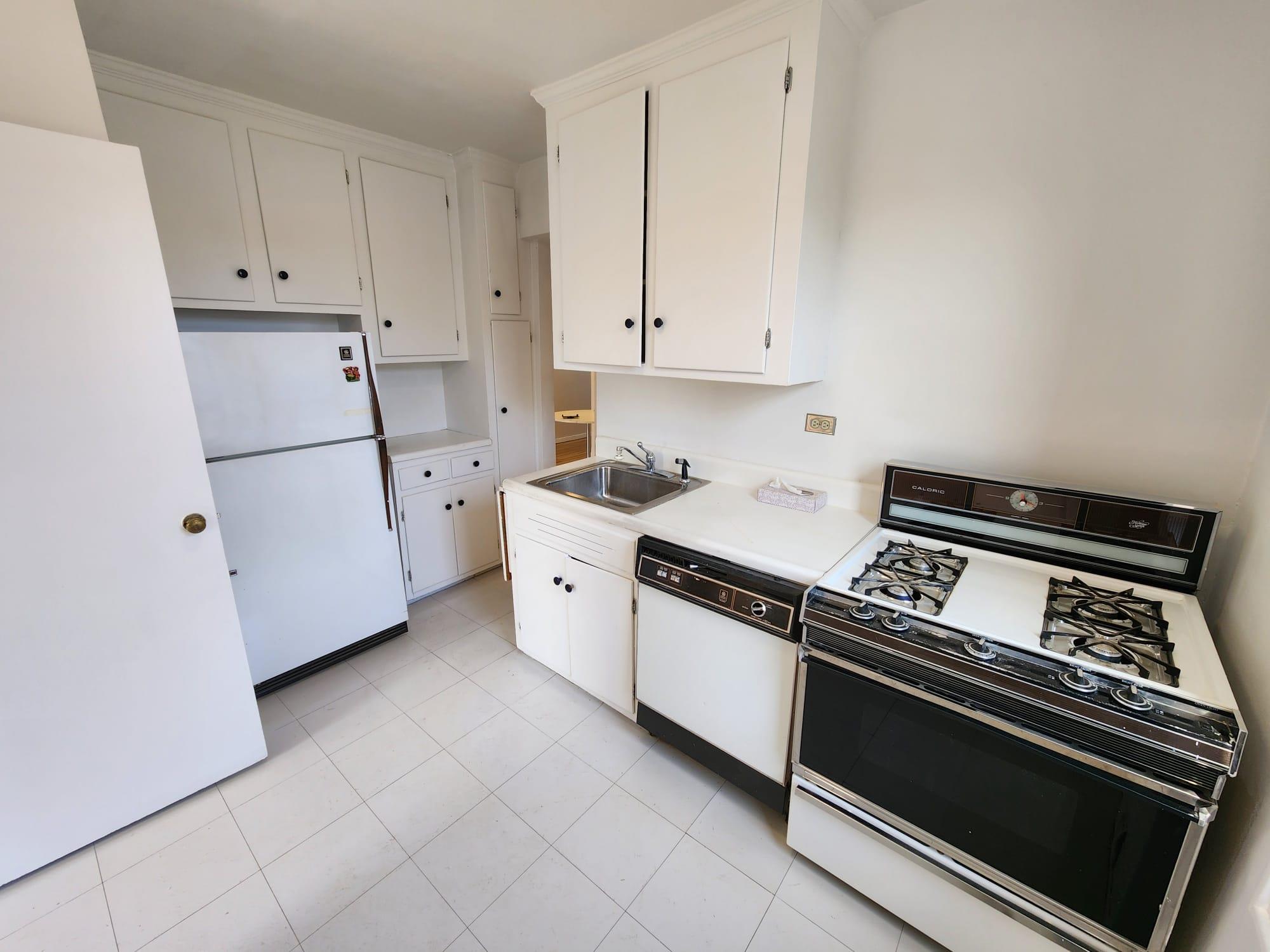 2550 Independence Avenue 7l Property Photo 17