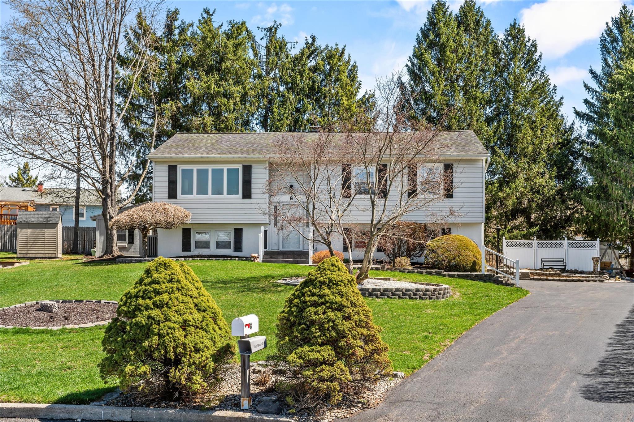 8 Puritan Ln Property Photo
