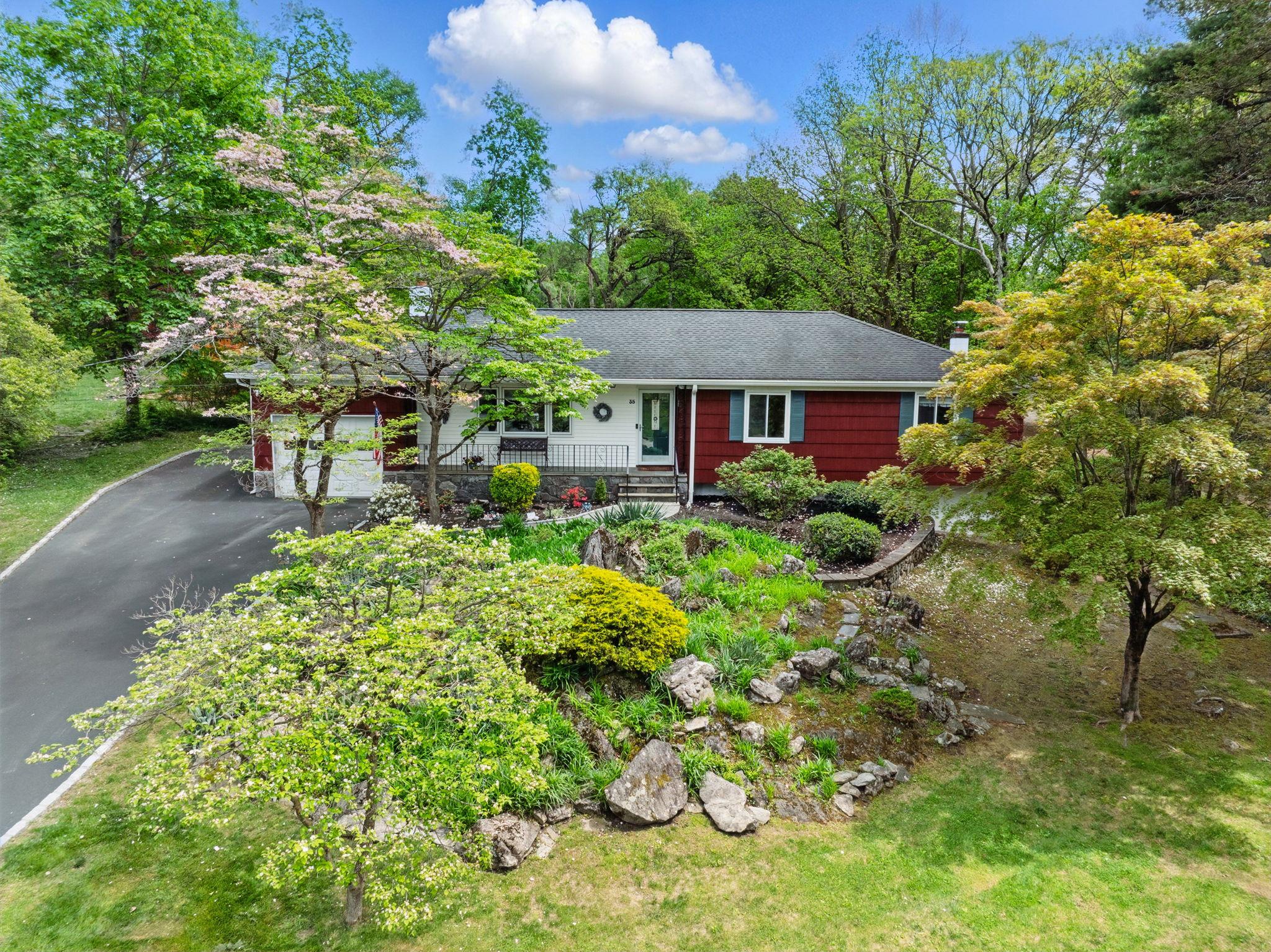35 Laurel Hill Road Property Photo
