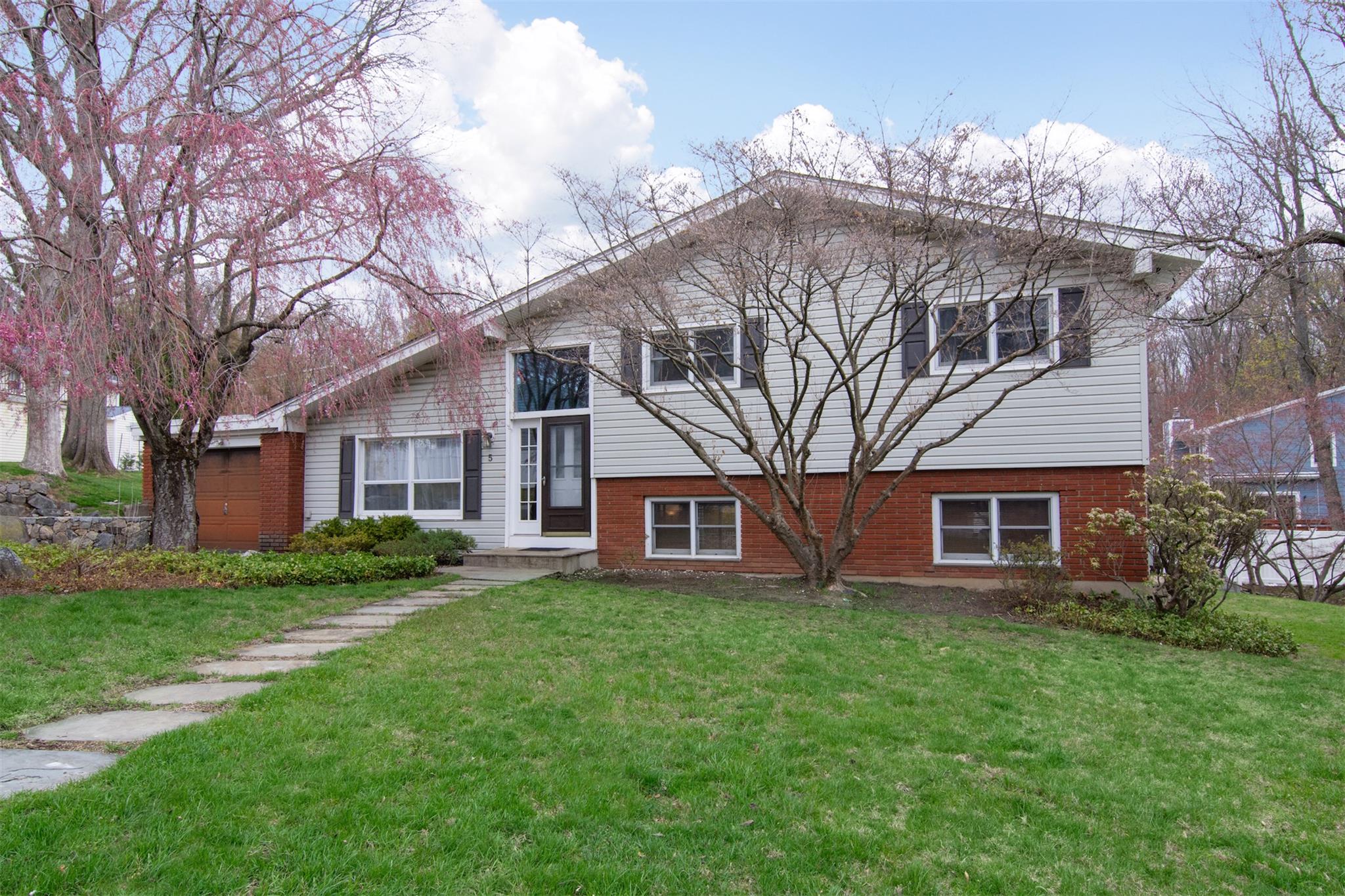 5 Genevieve Drive Property Photo