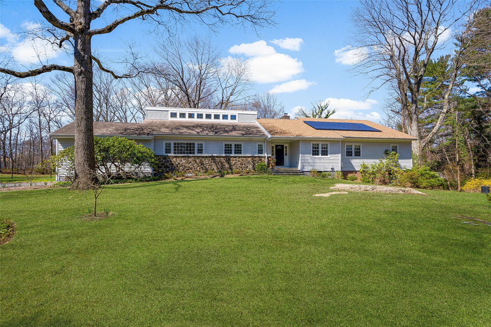 1030 Old White Plains Road Property Photo
