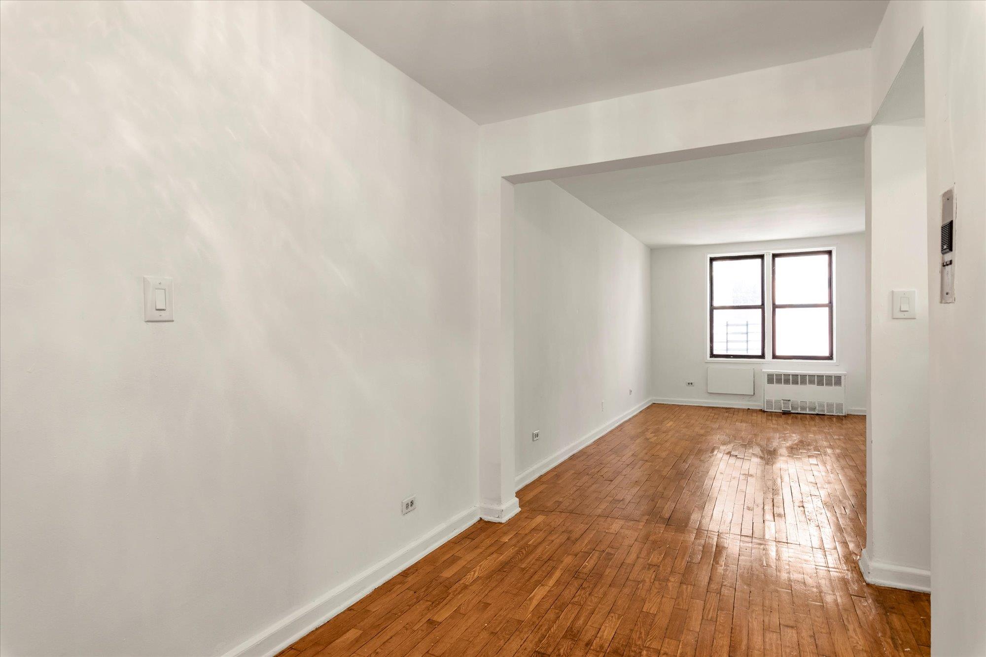 141-05 Pershing Crescent 117 Property Photo 3