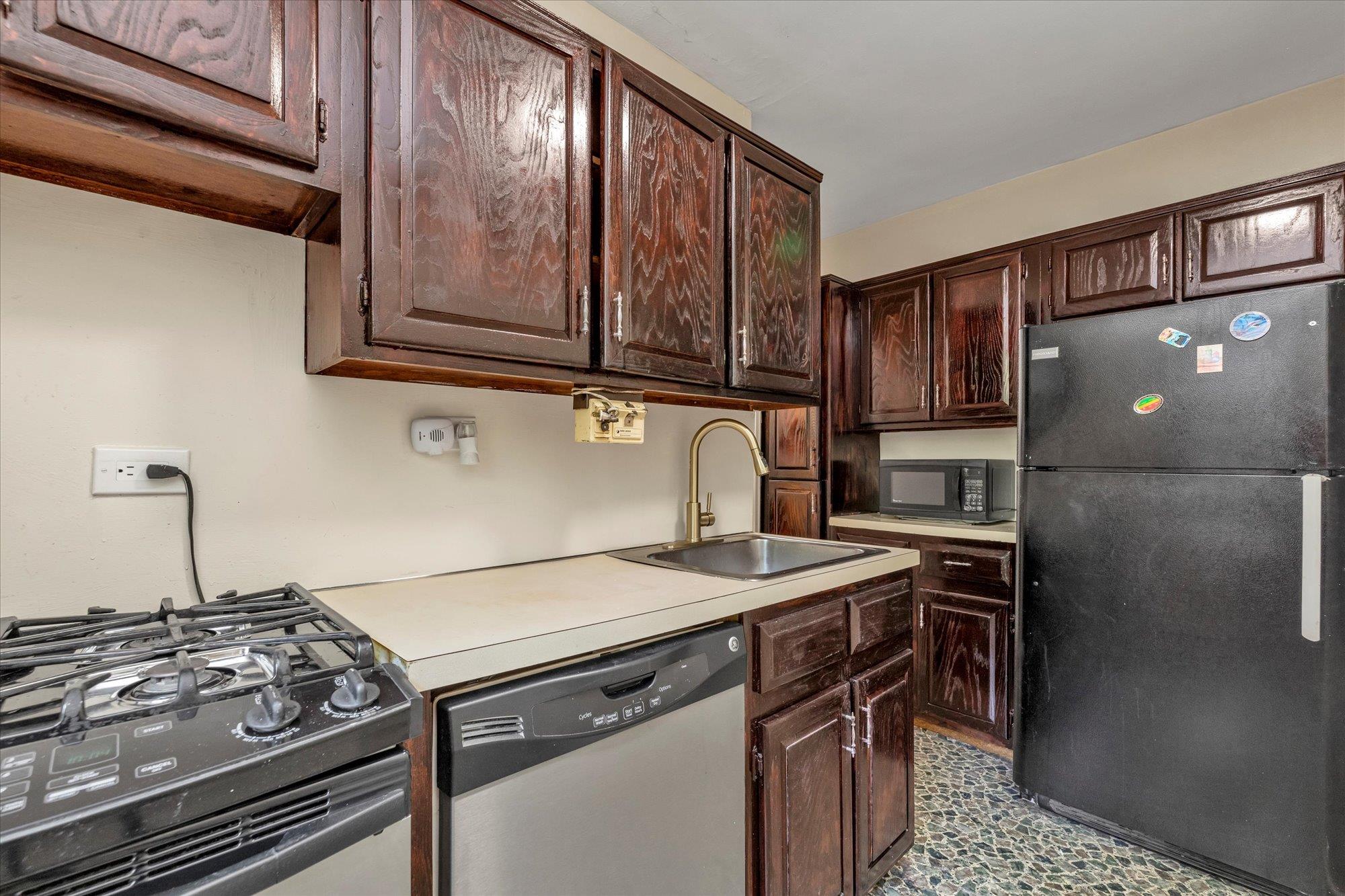 141-05 Pershing Crescent 117 Property Photo 7