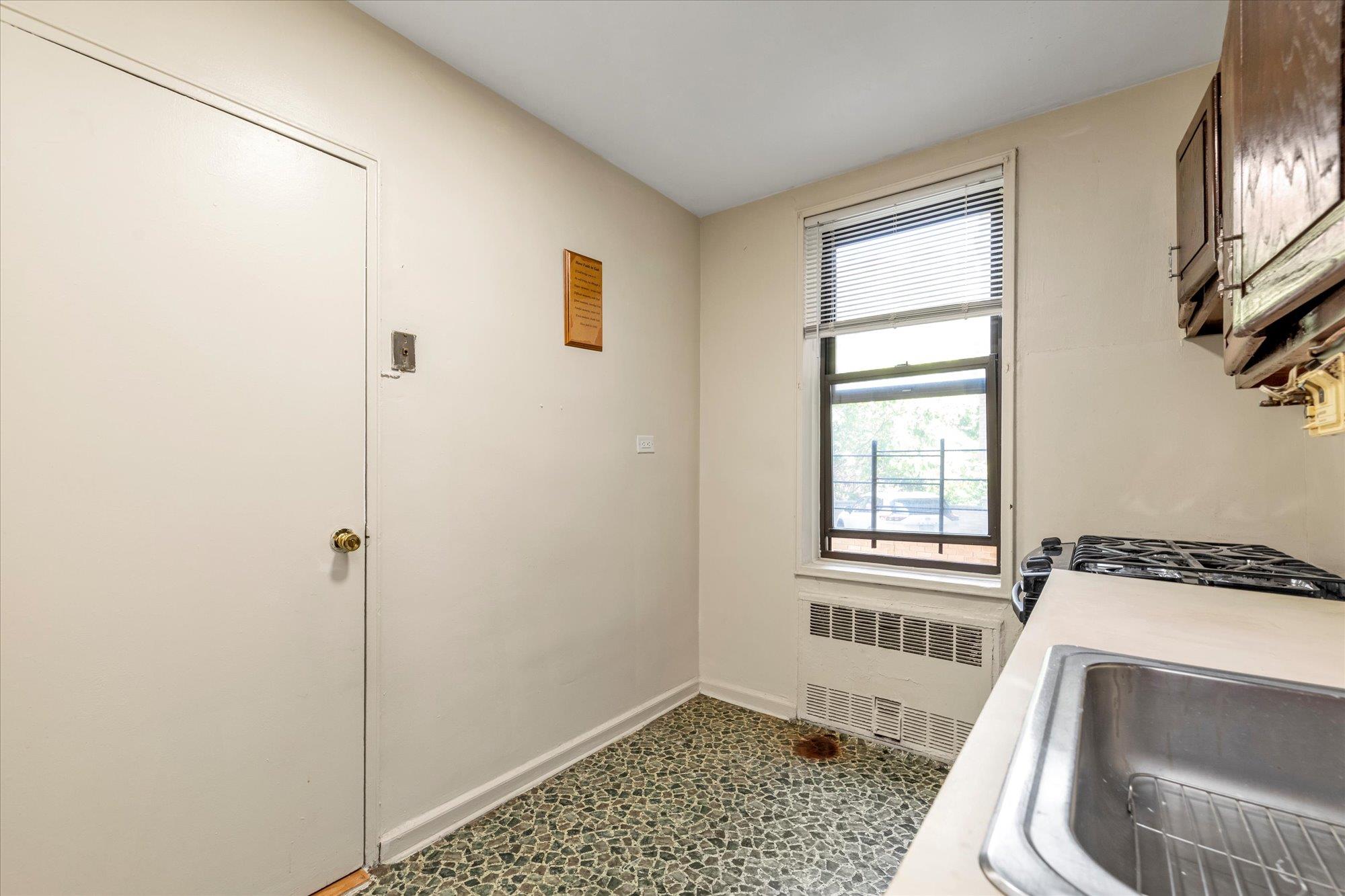 141-05 Pershing Crescent 117 Property Photo 8
