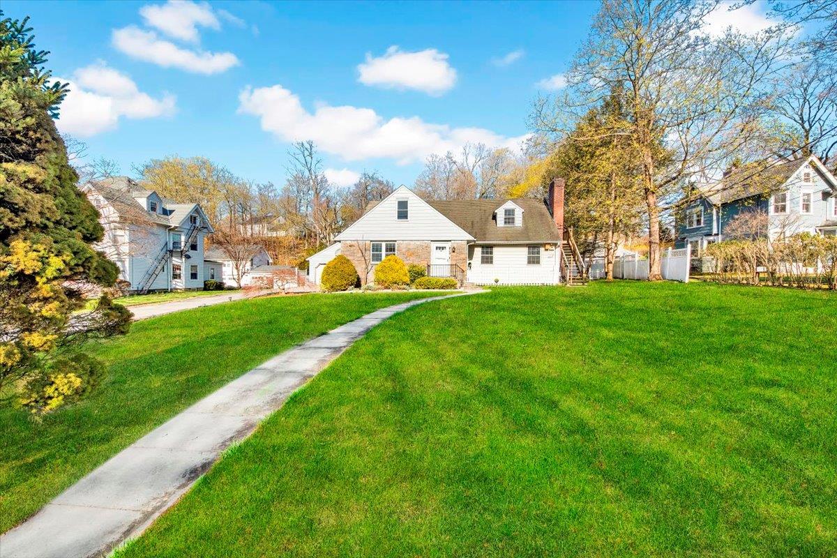 215 Grove St Property Photo