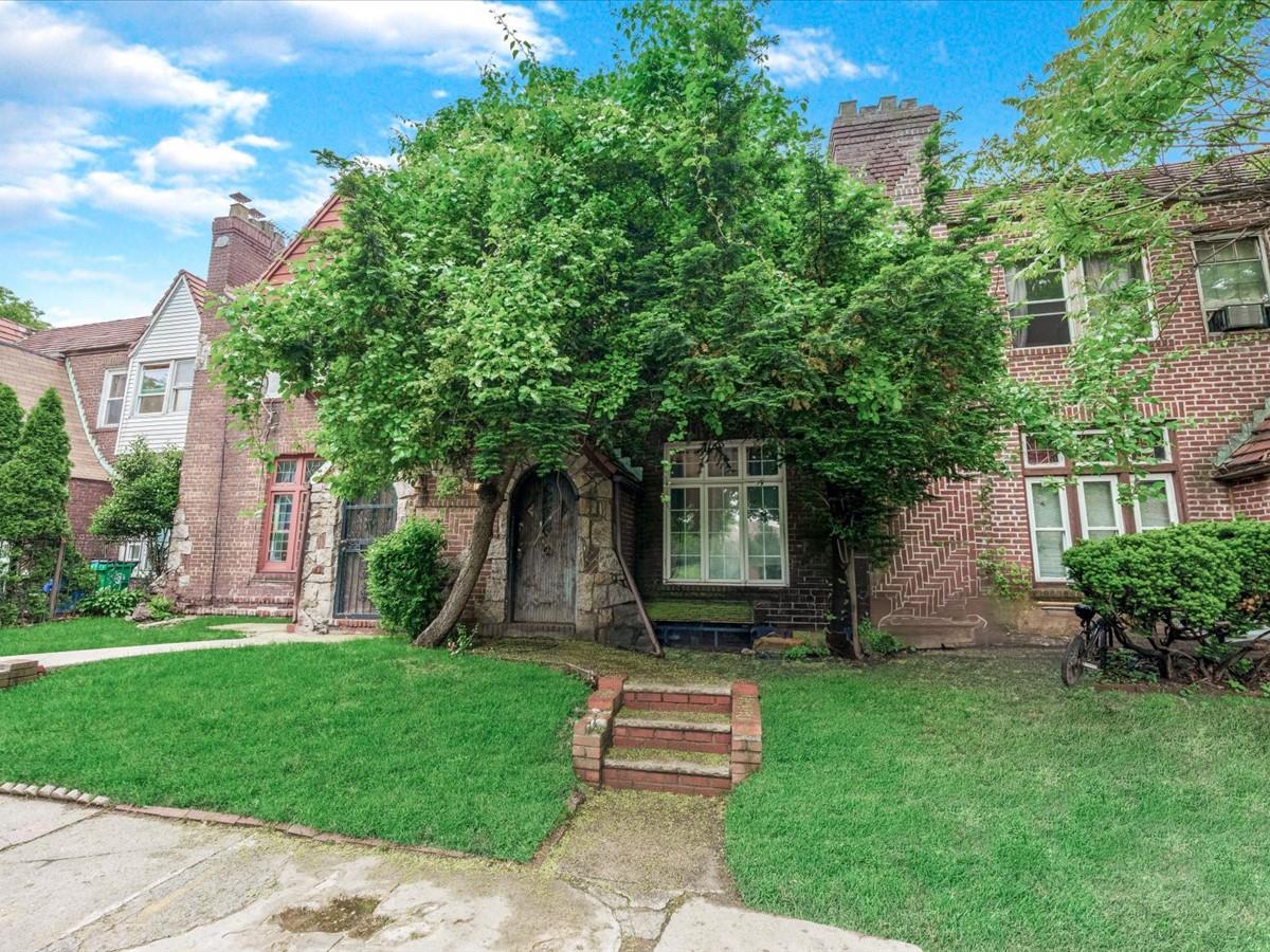 17209 Sayres Avenue Property Photo 1