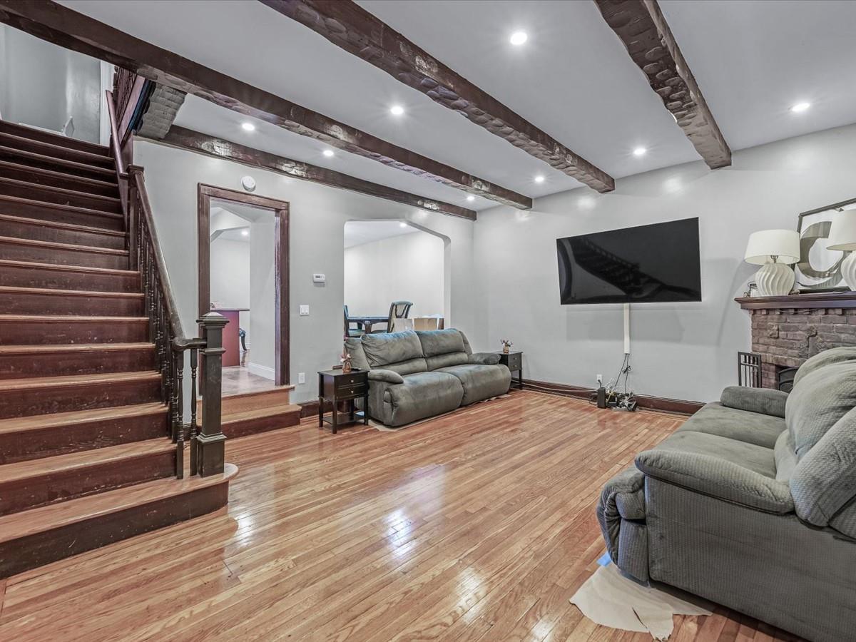 17209 Sayres Avenue 000000000000000000 Property Photo 2