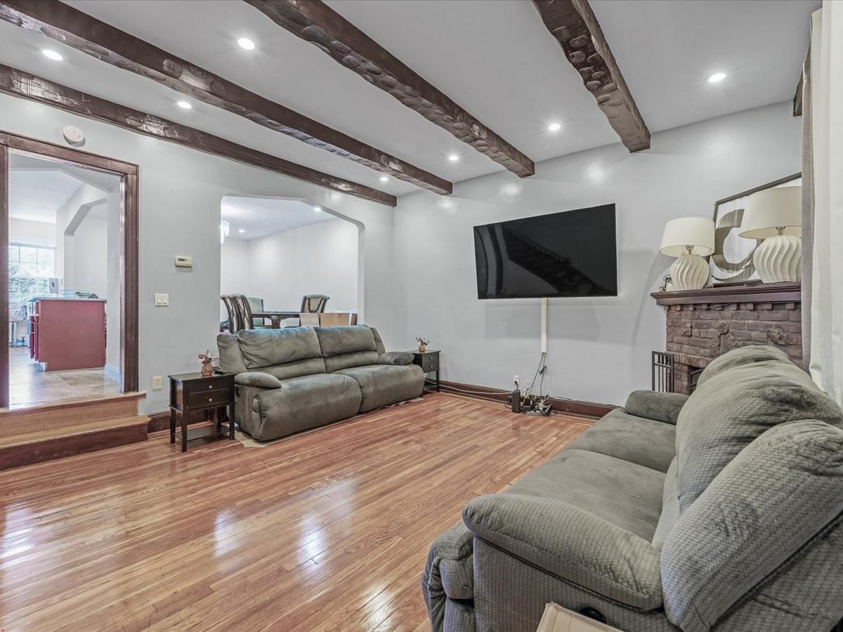 17209 Sayres Avenue 000000000000000000 Property Photo 3