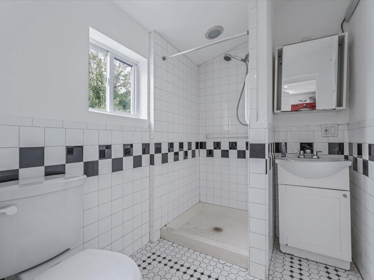 17209 Sayres Avenue 000000000000000000 Property Photo 10