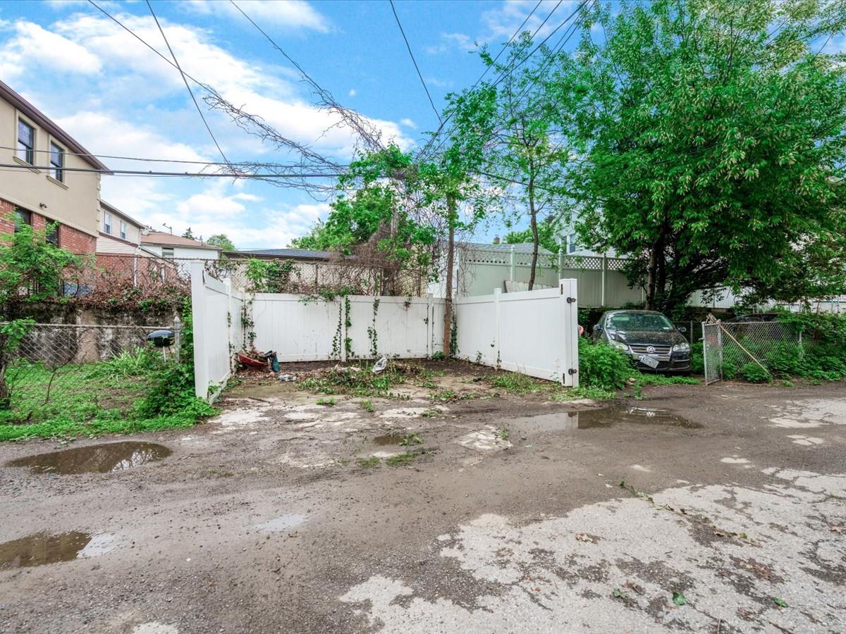 17209 Sayres Avenue 000000000000000000 Property Photo 21