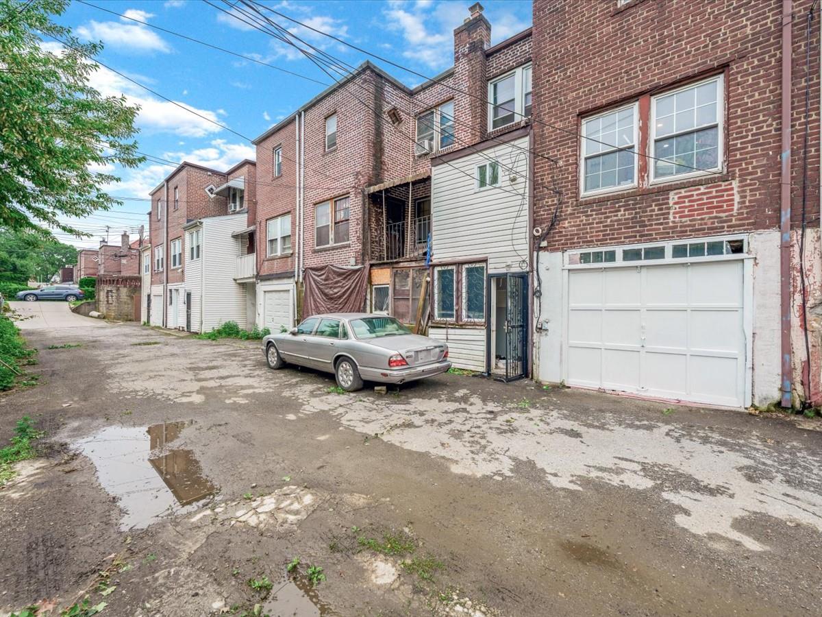 17209 Sayres Avenue 000000000000000000 Property Photo 22