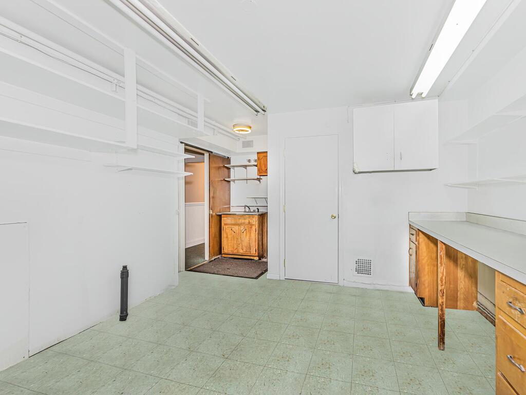 3060 Roberts Avenue 1 Property Photo 7