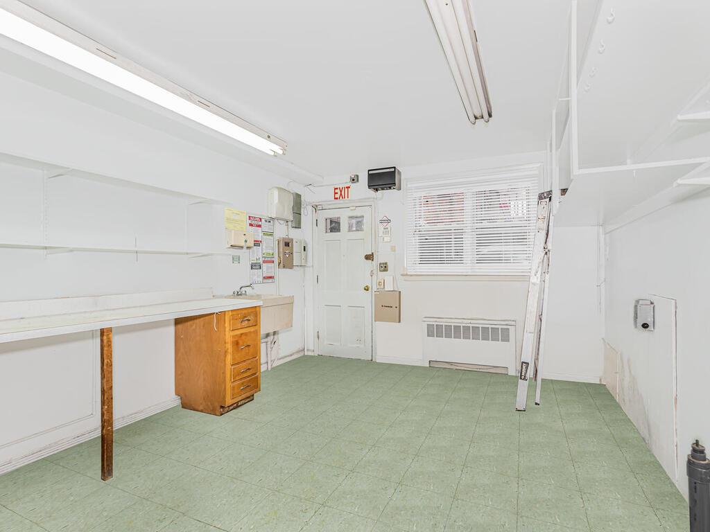 3060 Roberts Avenue 1 Property Photo 8
