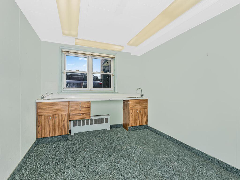 3060 Roberts Avenue 1 Property Photo 10