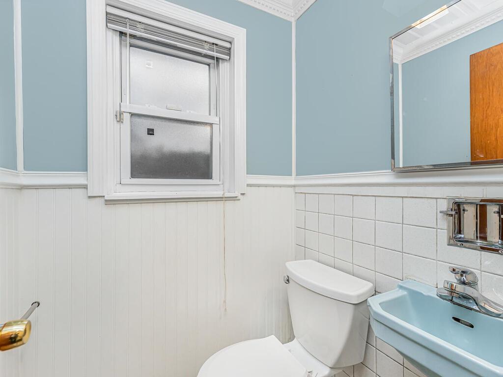 3060 Roberts Avenue 1 Property Photo 11