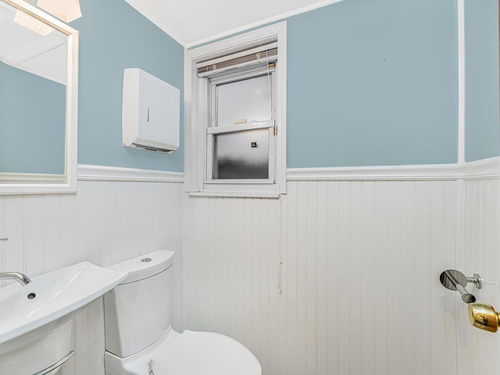 3060 Roberts Avenue 1 Property Photo 12