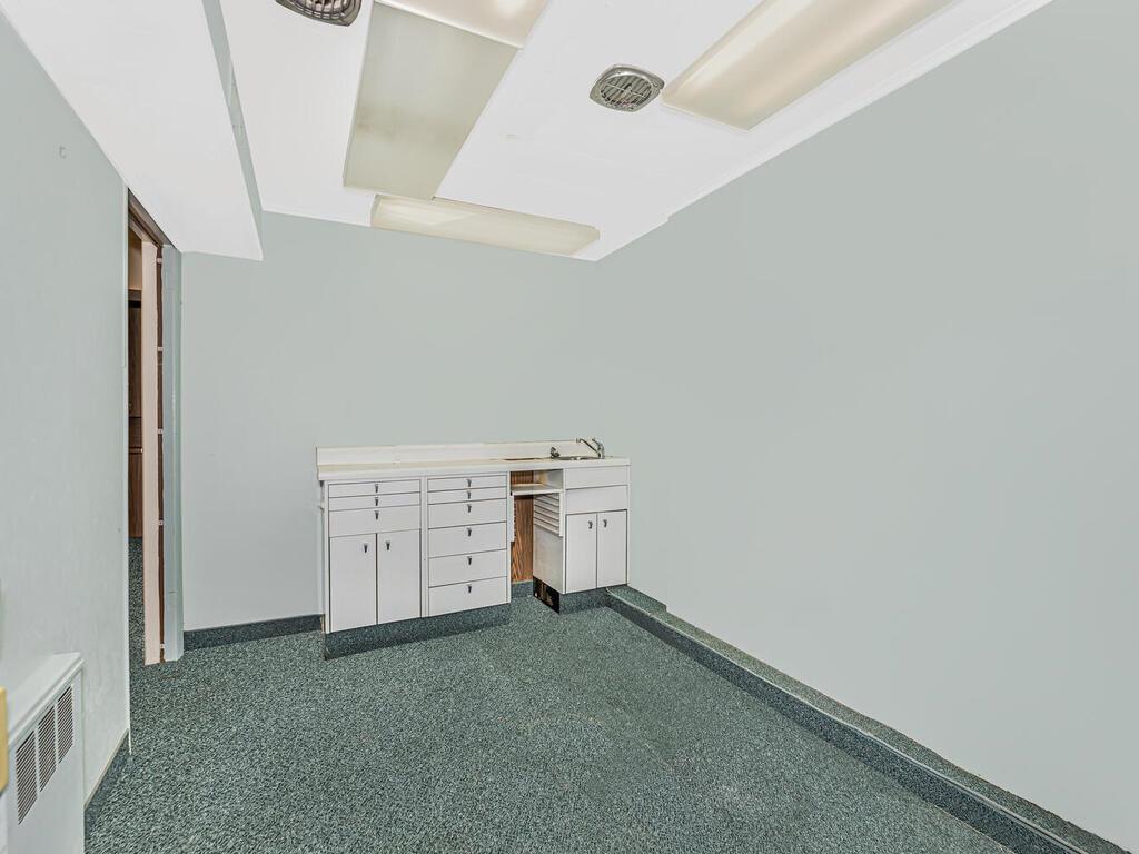 3060 Roberts Avenue 1 Property Photo 15