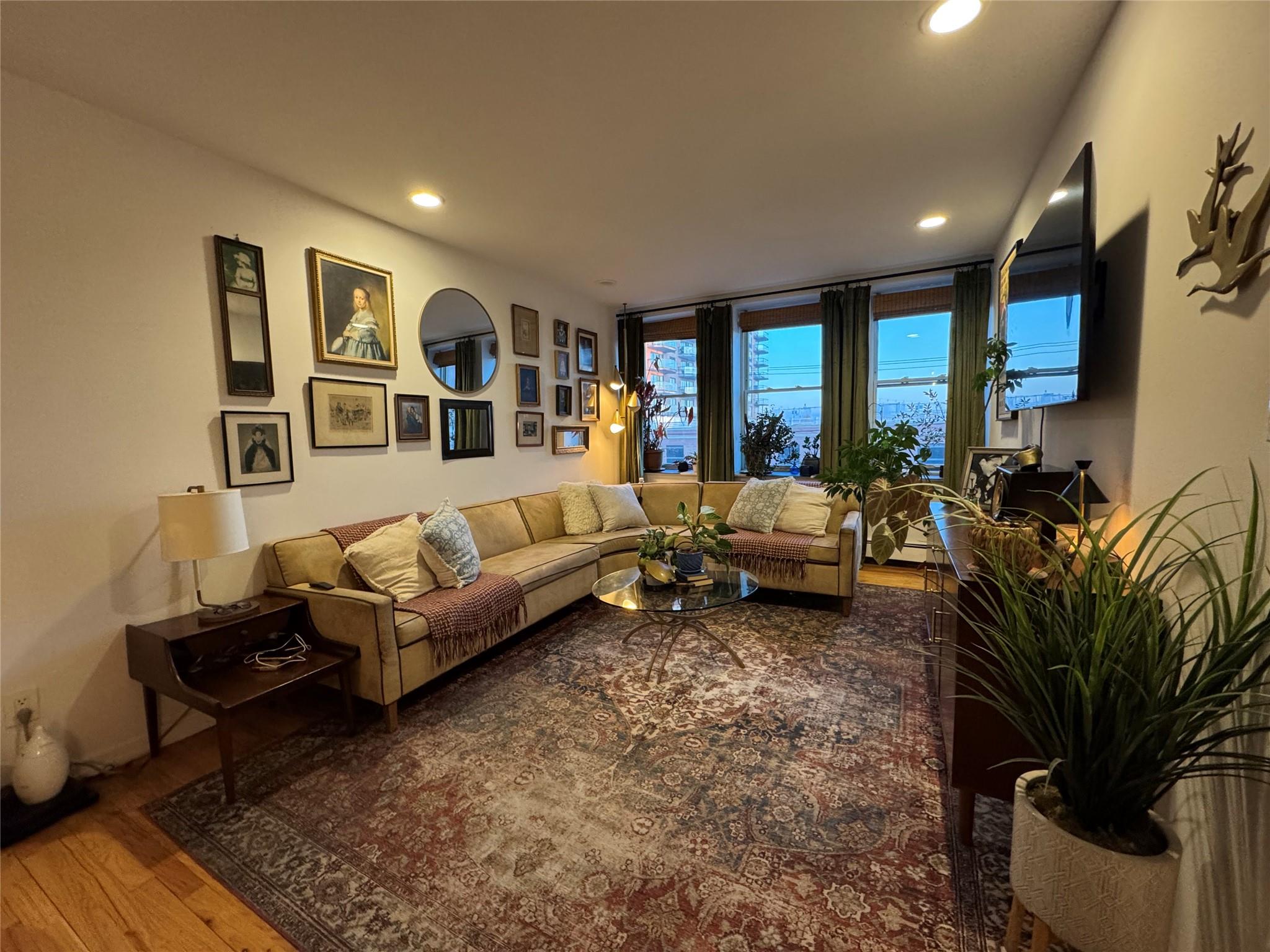 25 W Broadway Property Photo