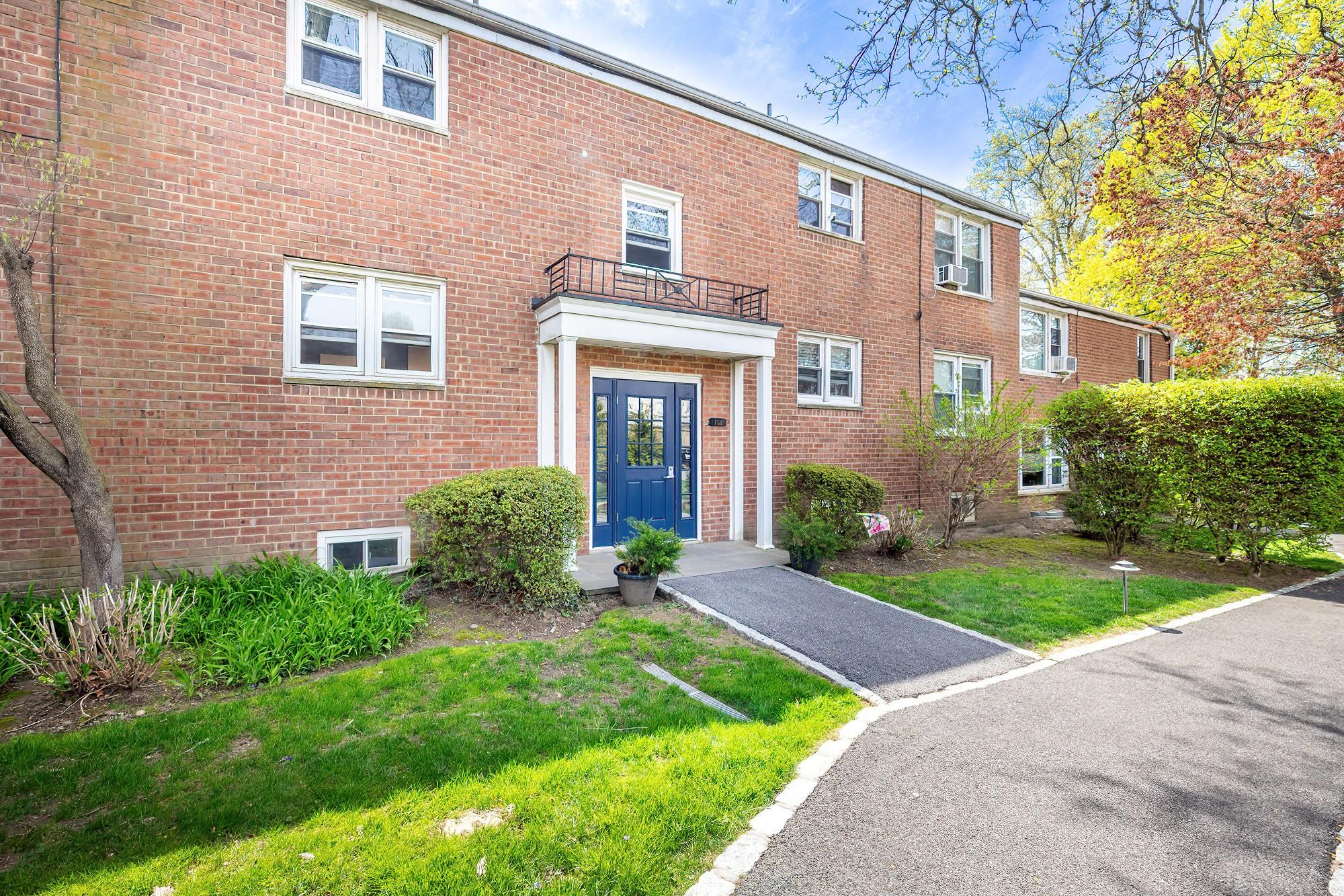 114 Lawn Ter Property Photo