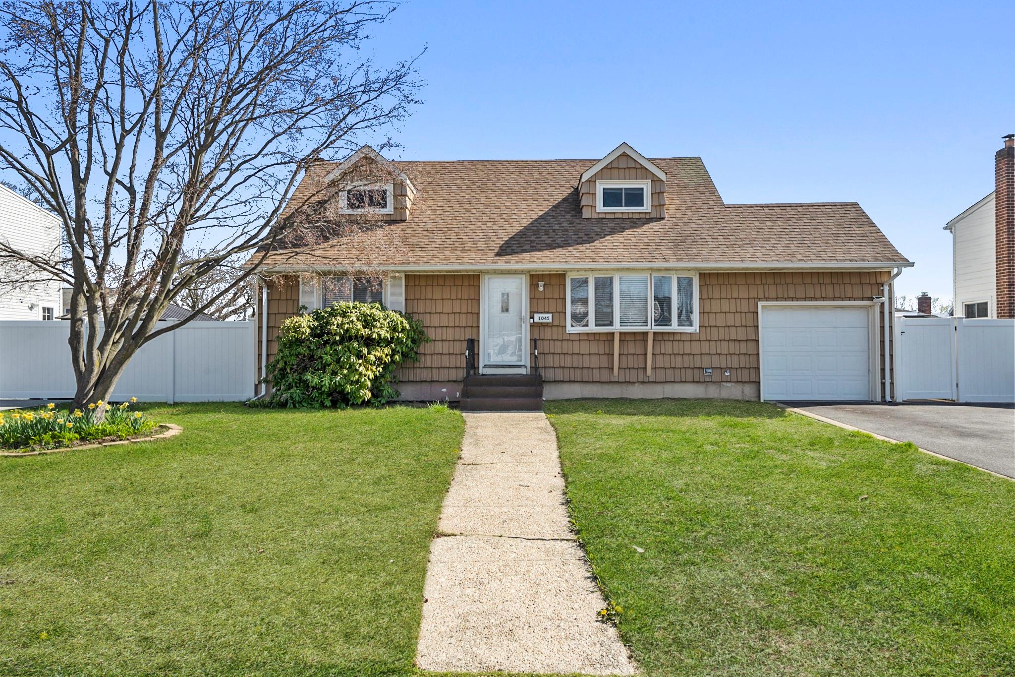 1045 N Hamilton Avenue Property Photo