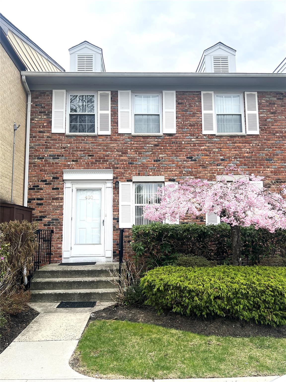 430 Genesee Court Property Photo