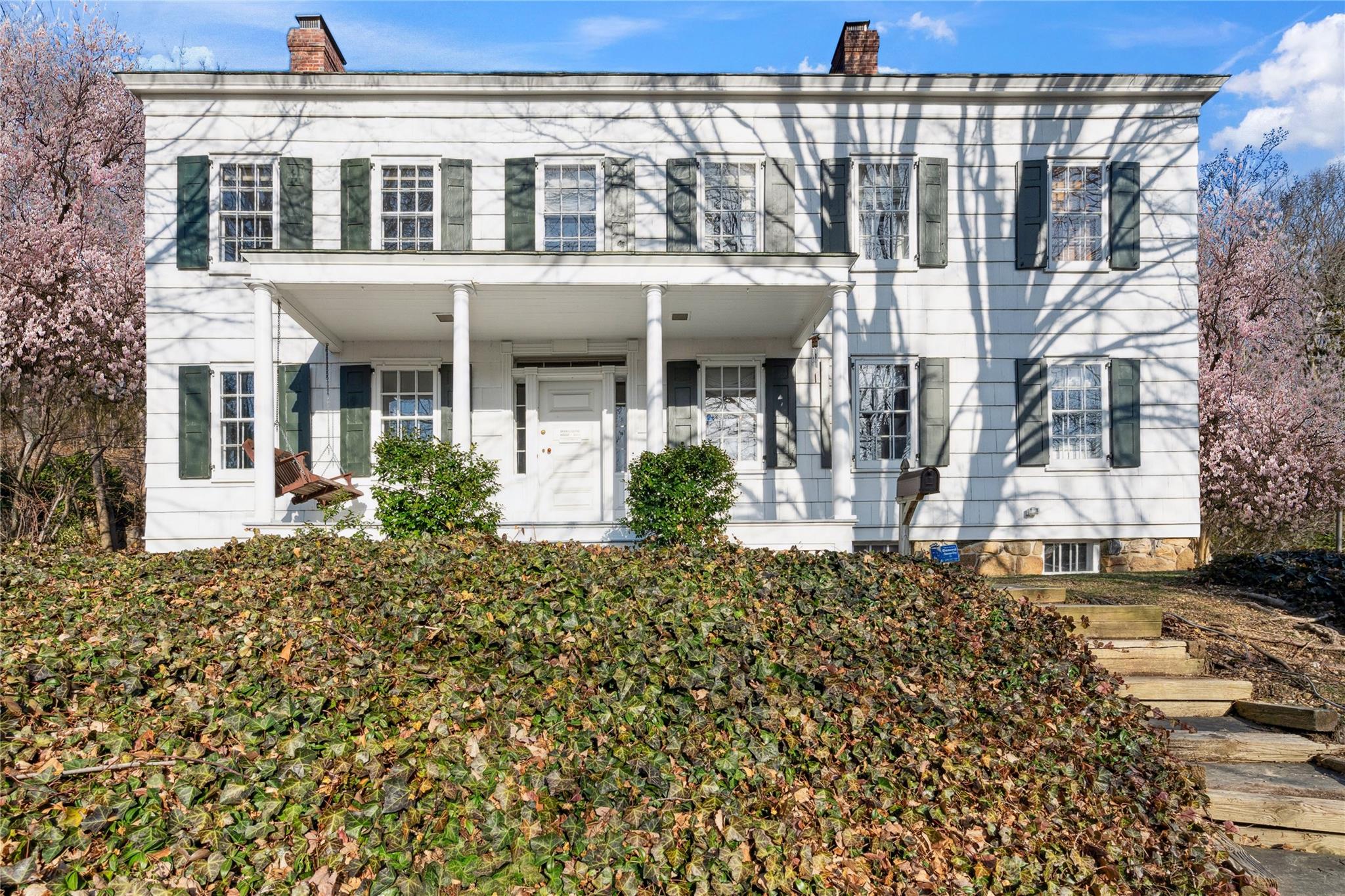 125 E Broadway Property Photo