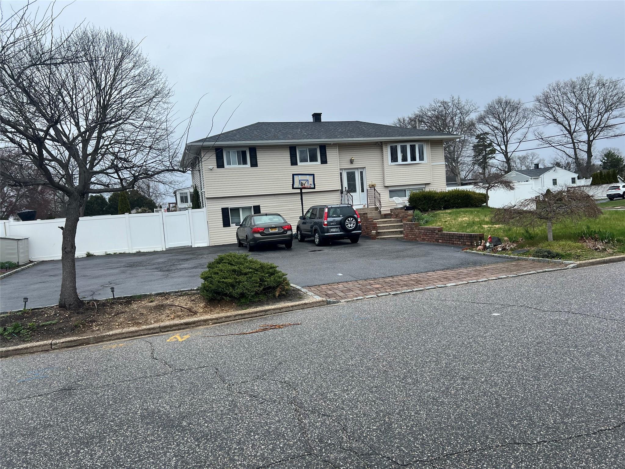 East Islip Middle School Real Estate Listings Main Image