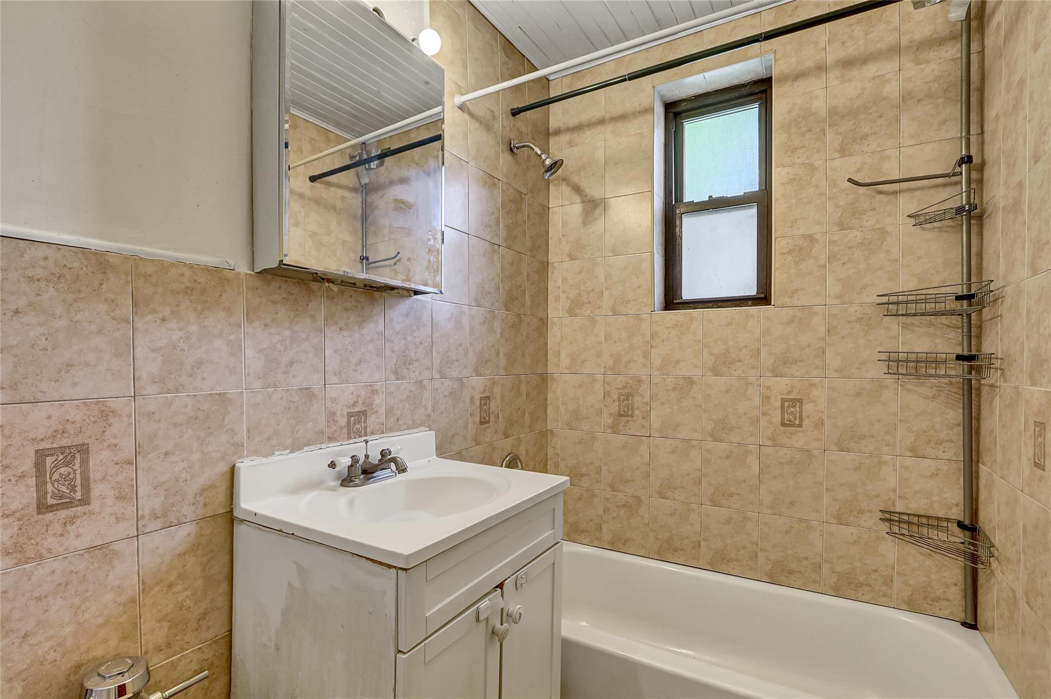 4405 Macnish Street 1b Property Photo 11