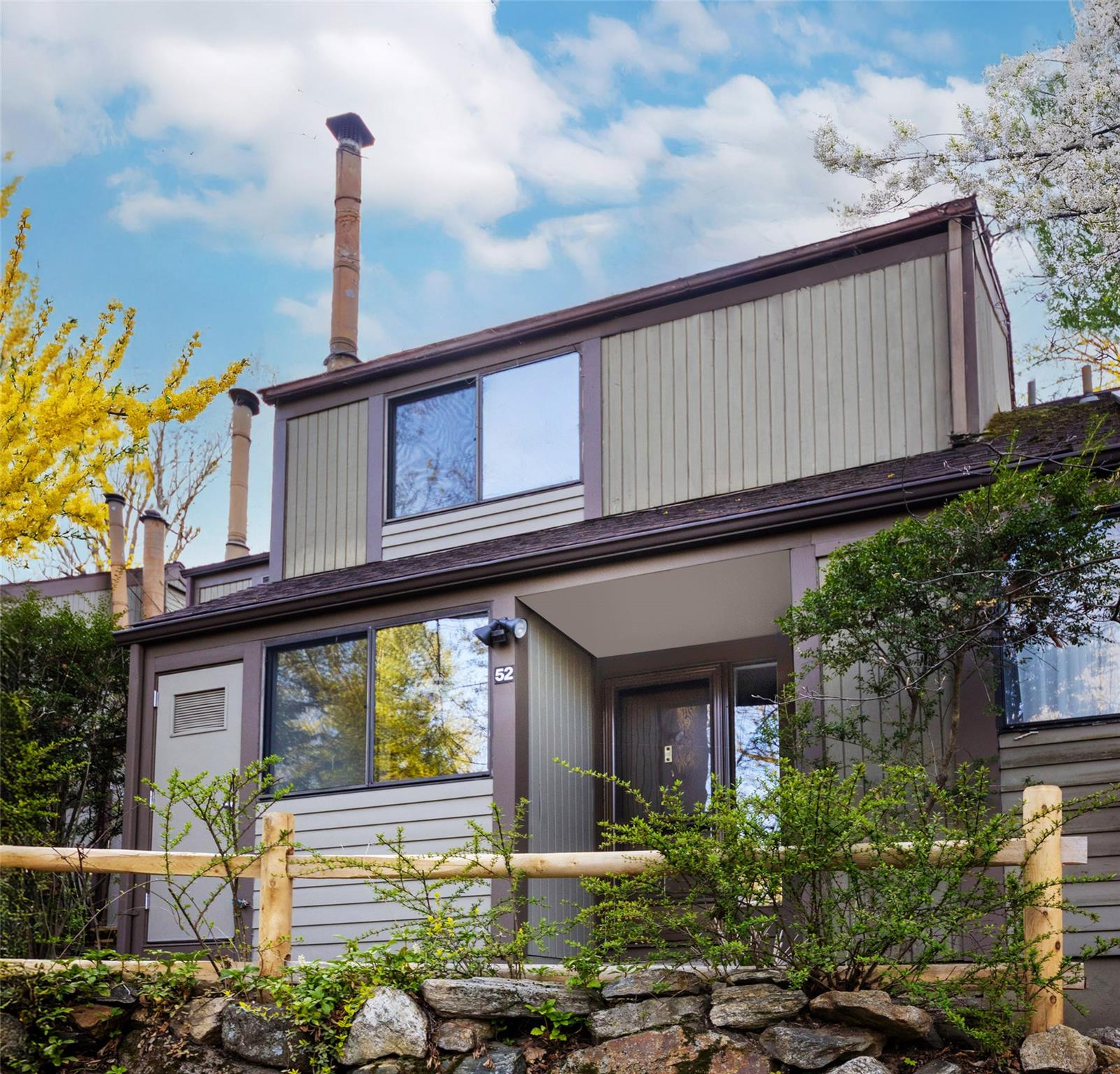 52 Round Hill Road Property Photo 1